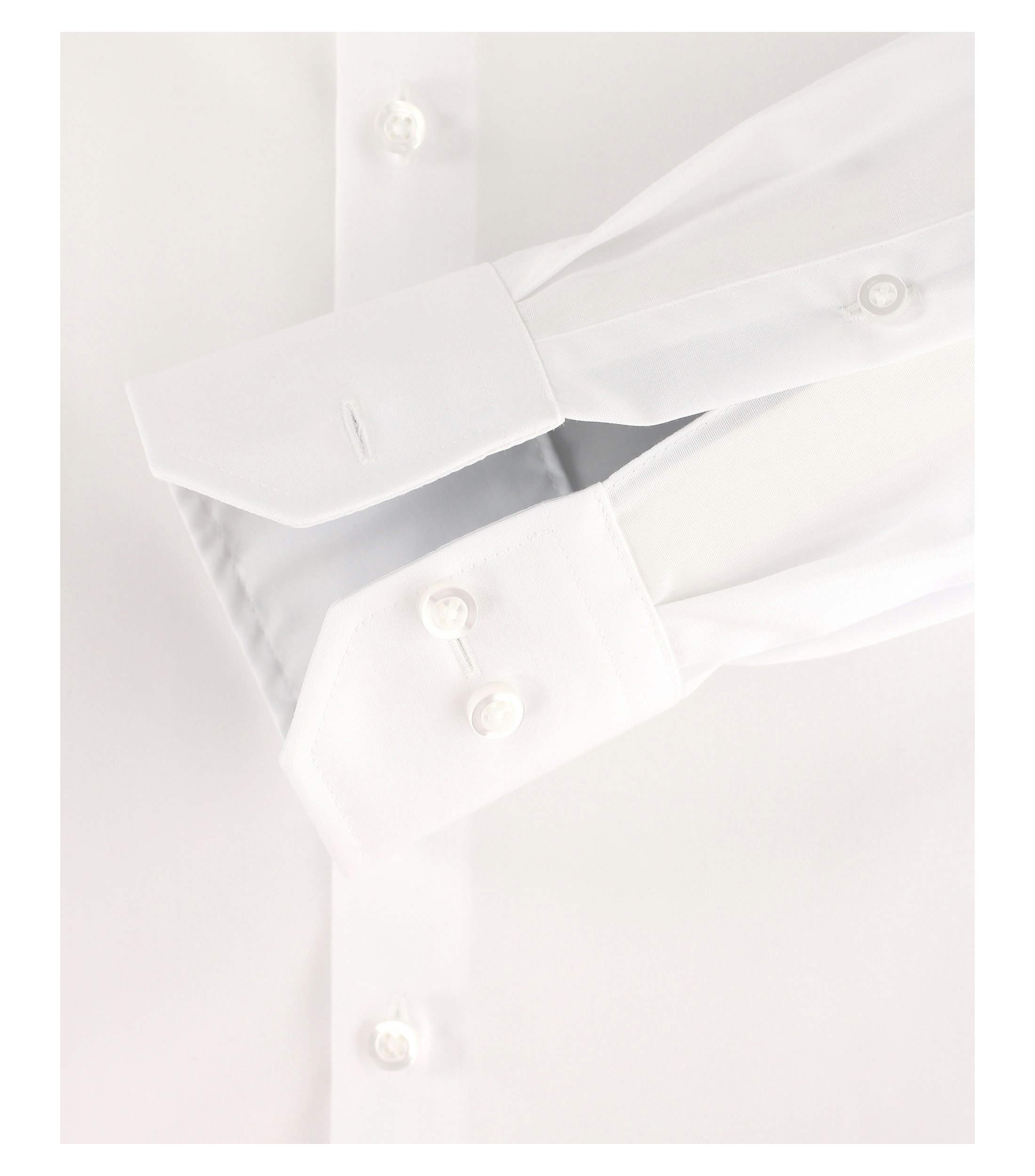 Ein Businesshemd im uni Muster in der Farbe Weiß