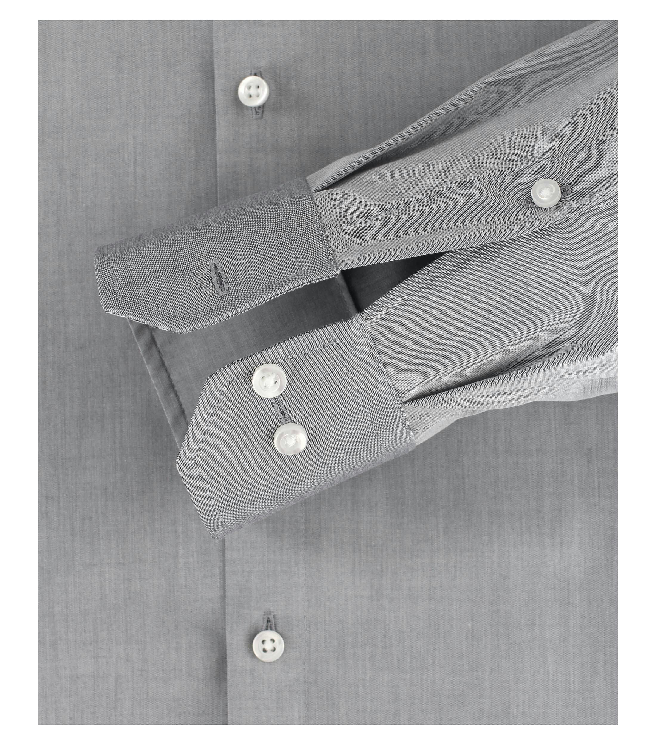 Ein Businesshemd im uni Muster in der Farbe Grau