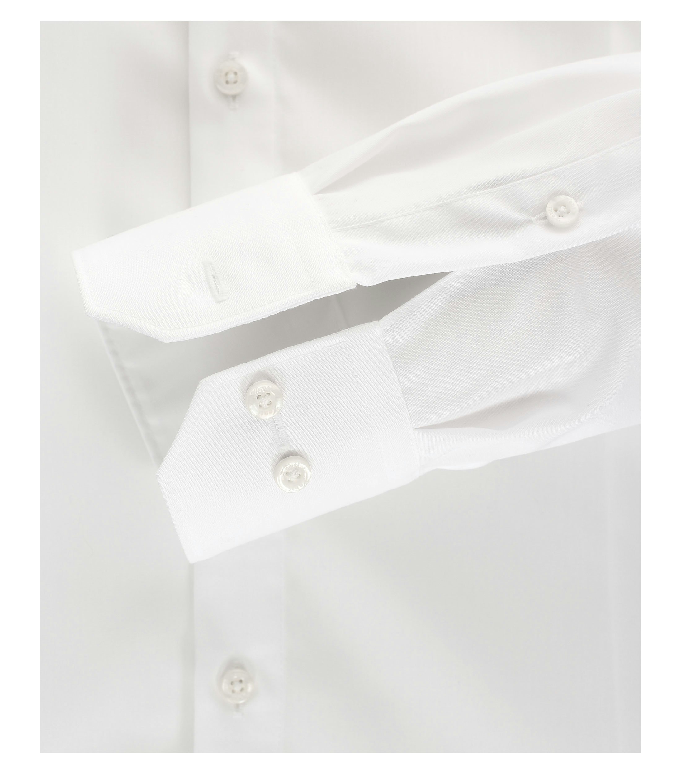 Ein Businesshemd im uni Muster in der Farbe Weiß