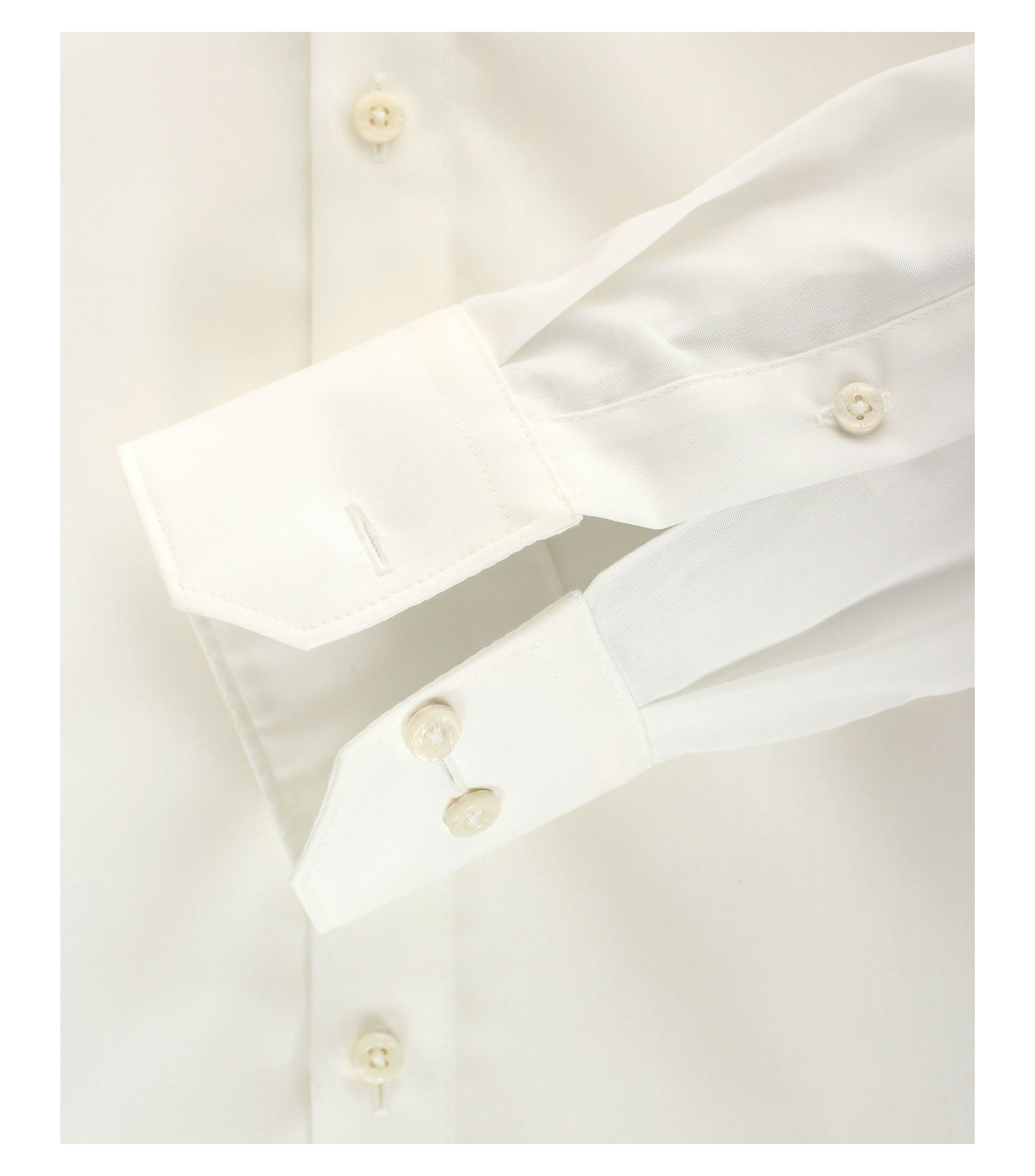 Ein Businesshemd im uni Muster in der Farbe Champagner