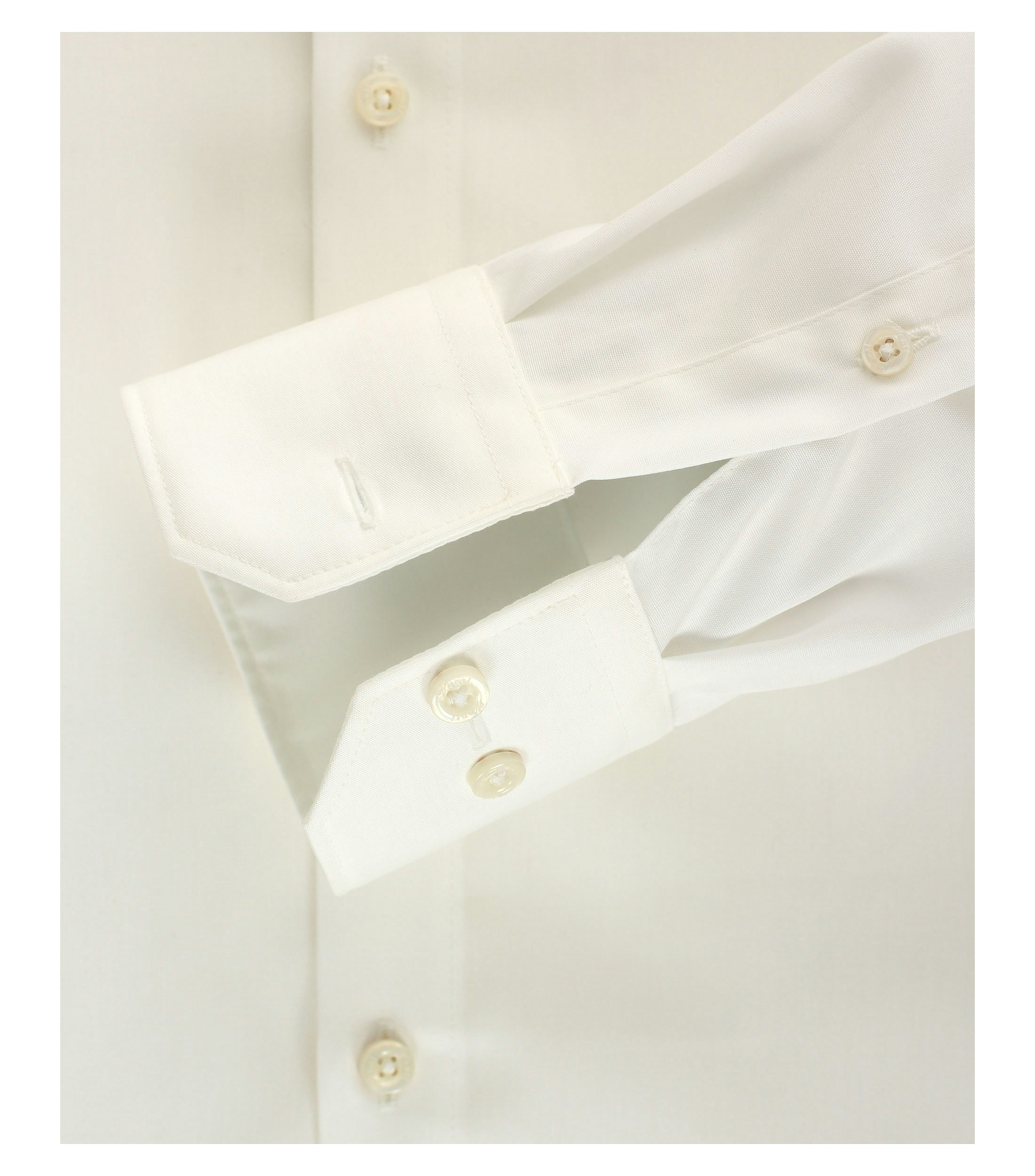 Ein Businesshemd im uni Muster in der Farbe Champagner