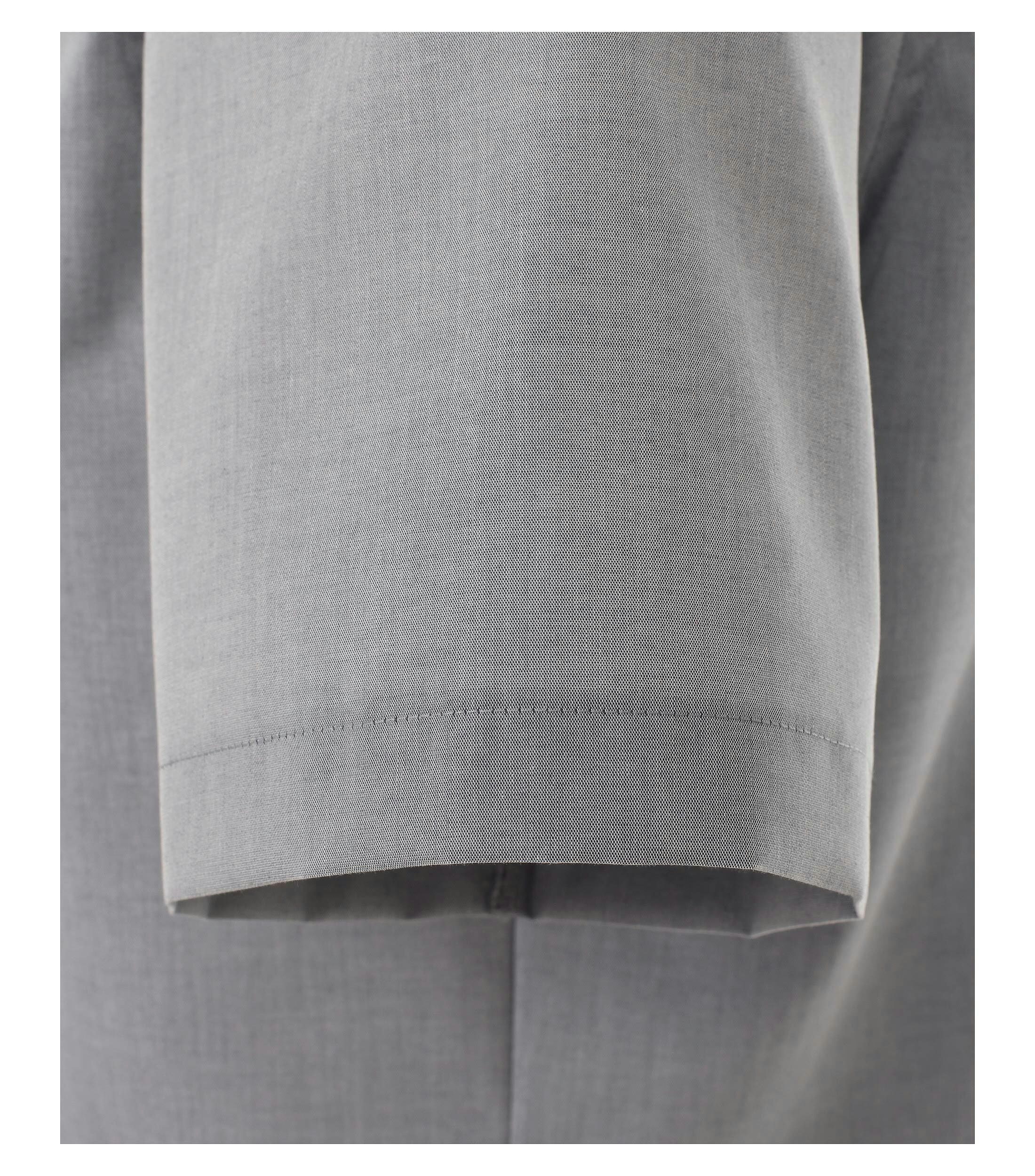 Ein Businesshemd im uni Muster in der Farbe Grau