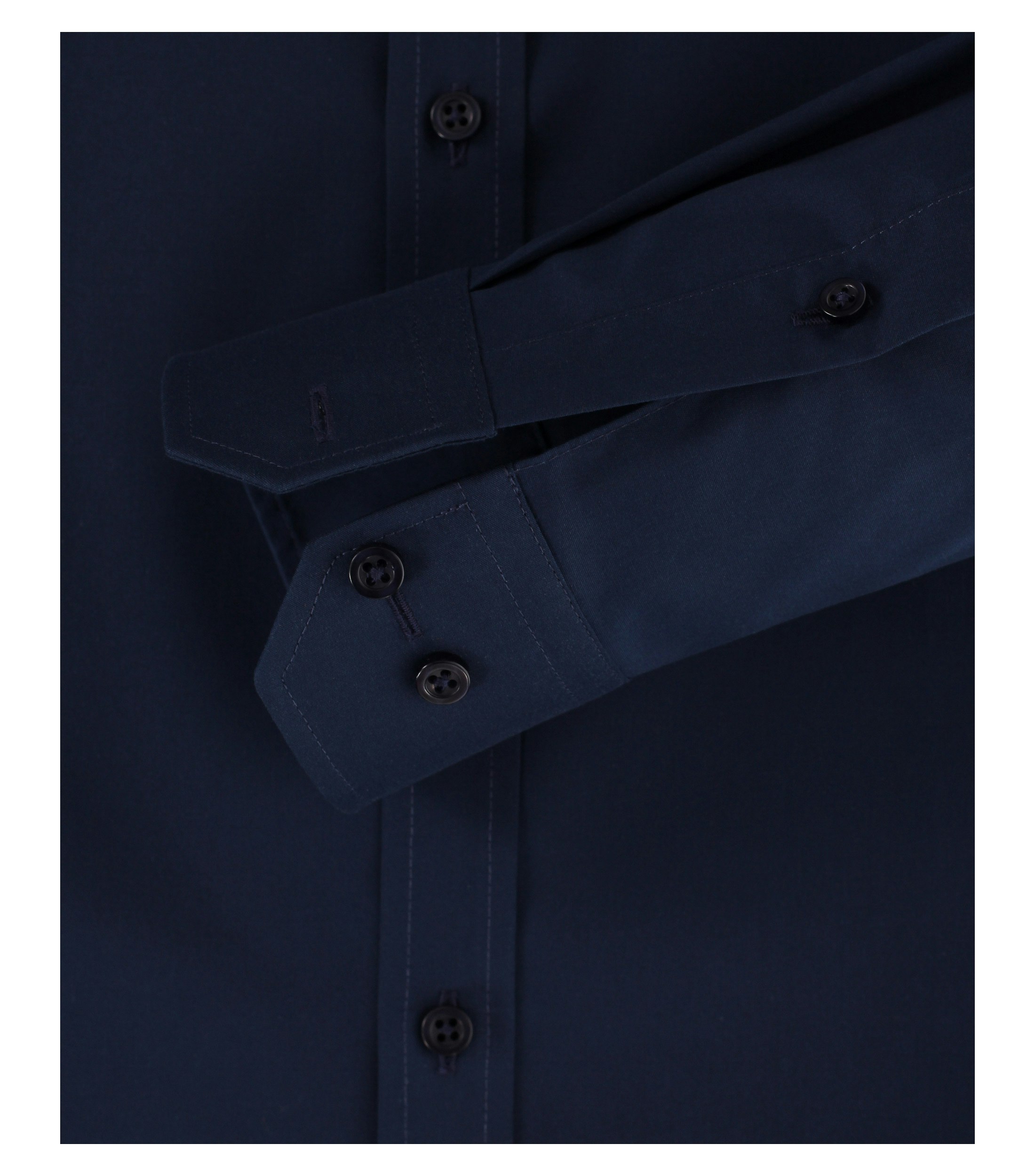 Ein Businesshemd im uni Muster in der Farbe Dunkelblau