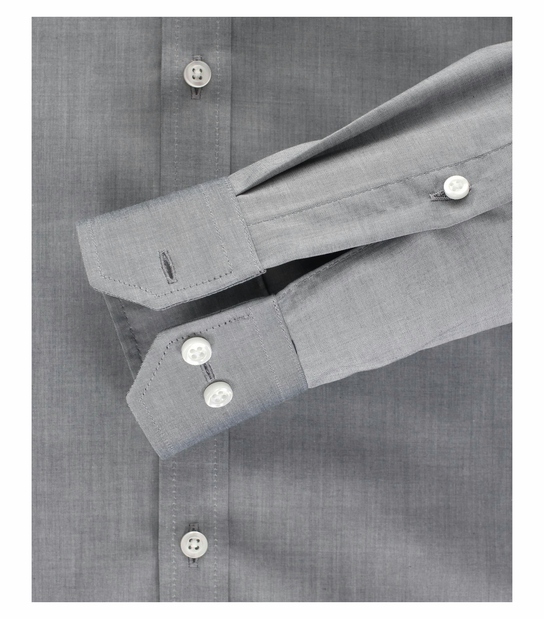 Ein Businesshemd im uni Muster in der Farbe Hellgrau