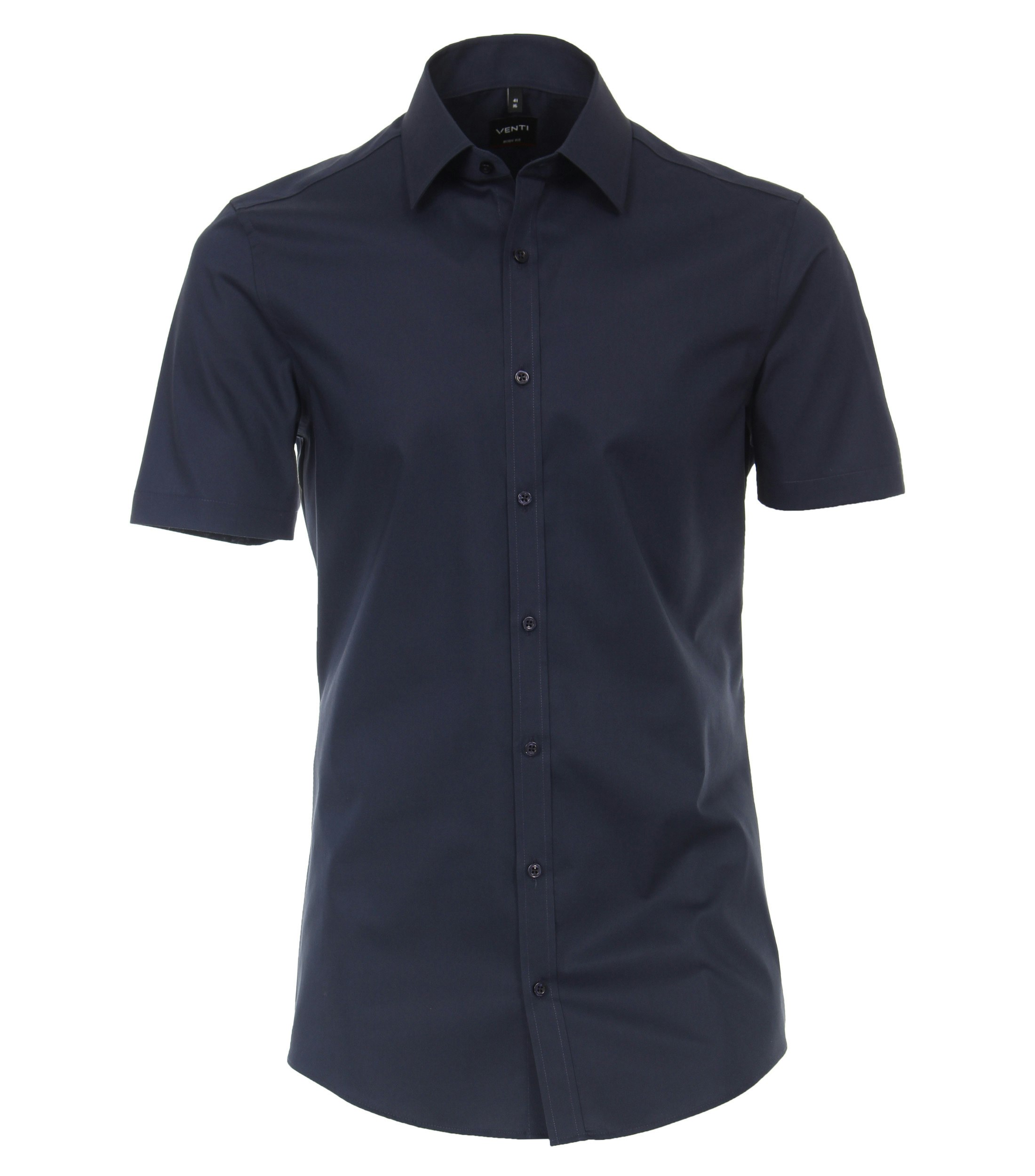 Das Model trägt ein Businesshemd im uni Muster in der Farbe Dunkelblau