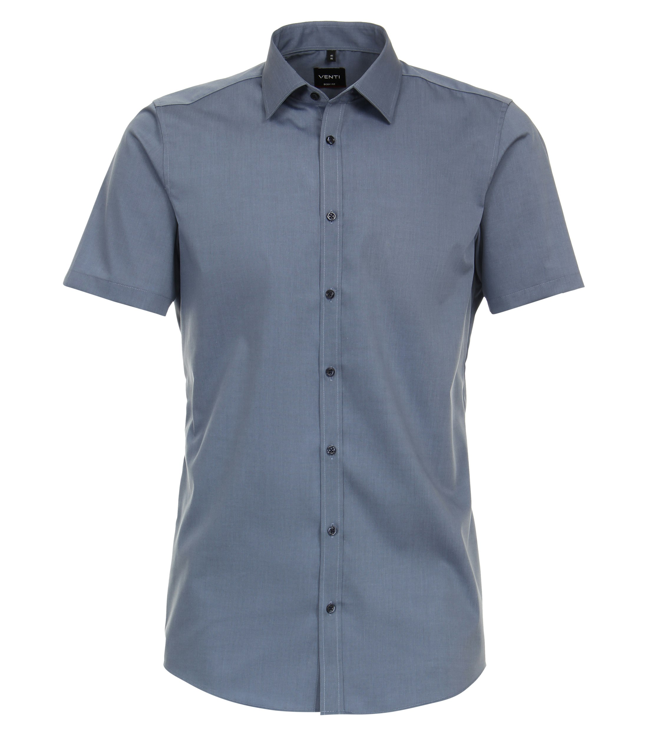 Das Model trägt ein Businesshemd im uni Muster in der Farbe sattes Mittelblau