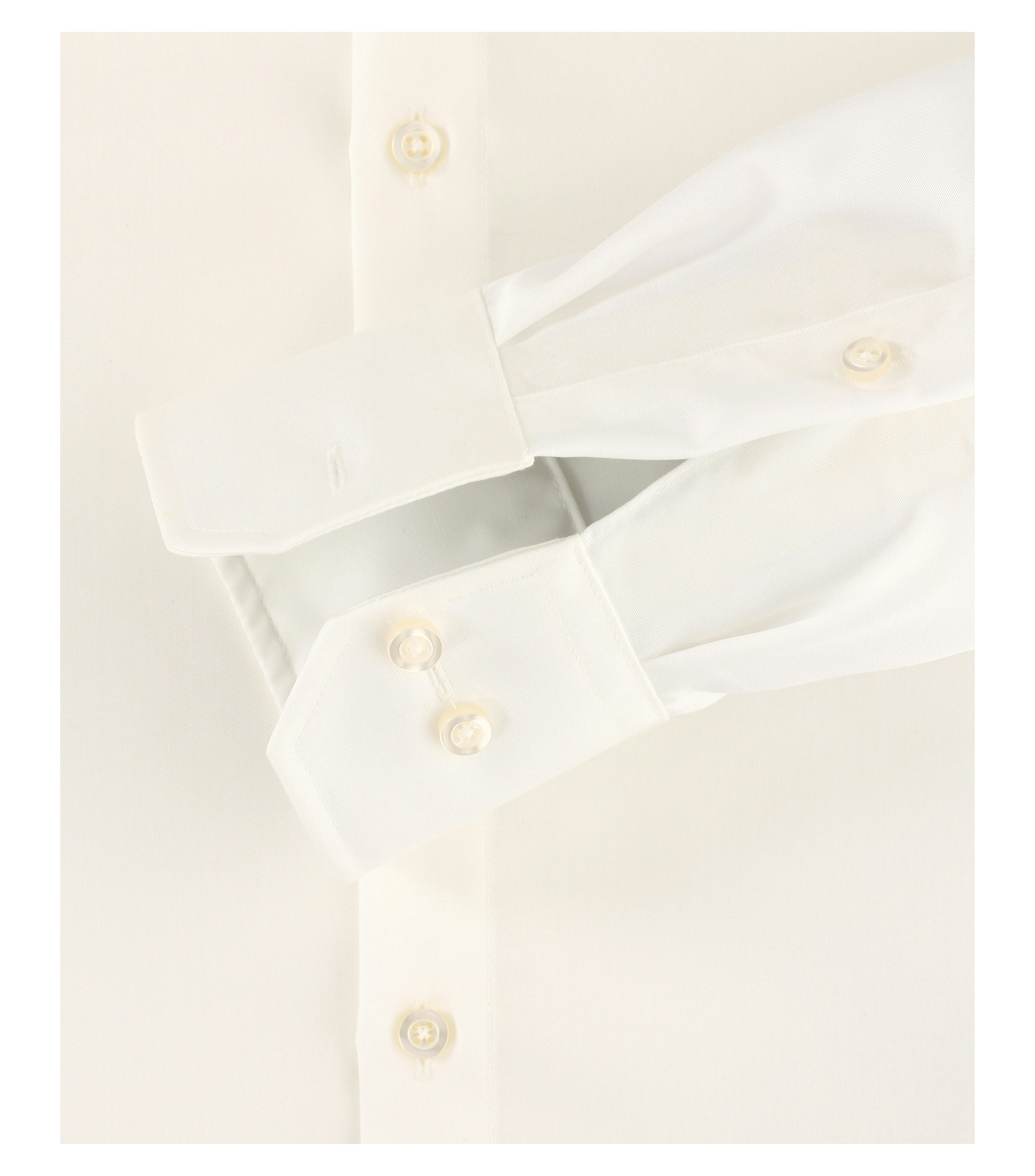 Das Model trägt ein Businesshemd im uni Muster in der Farbe Champagner