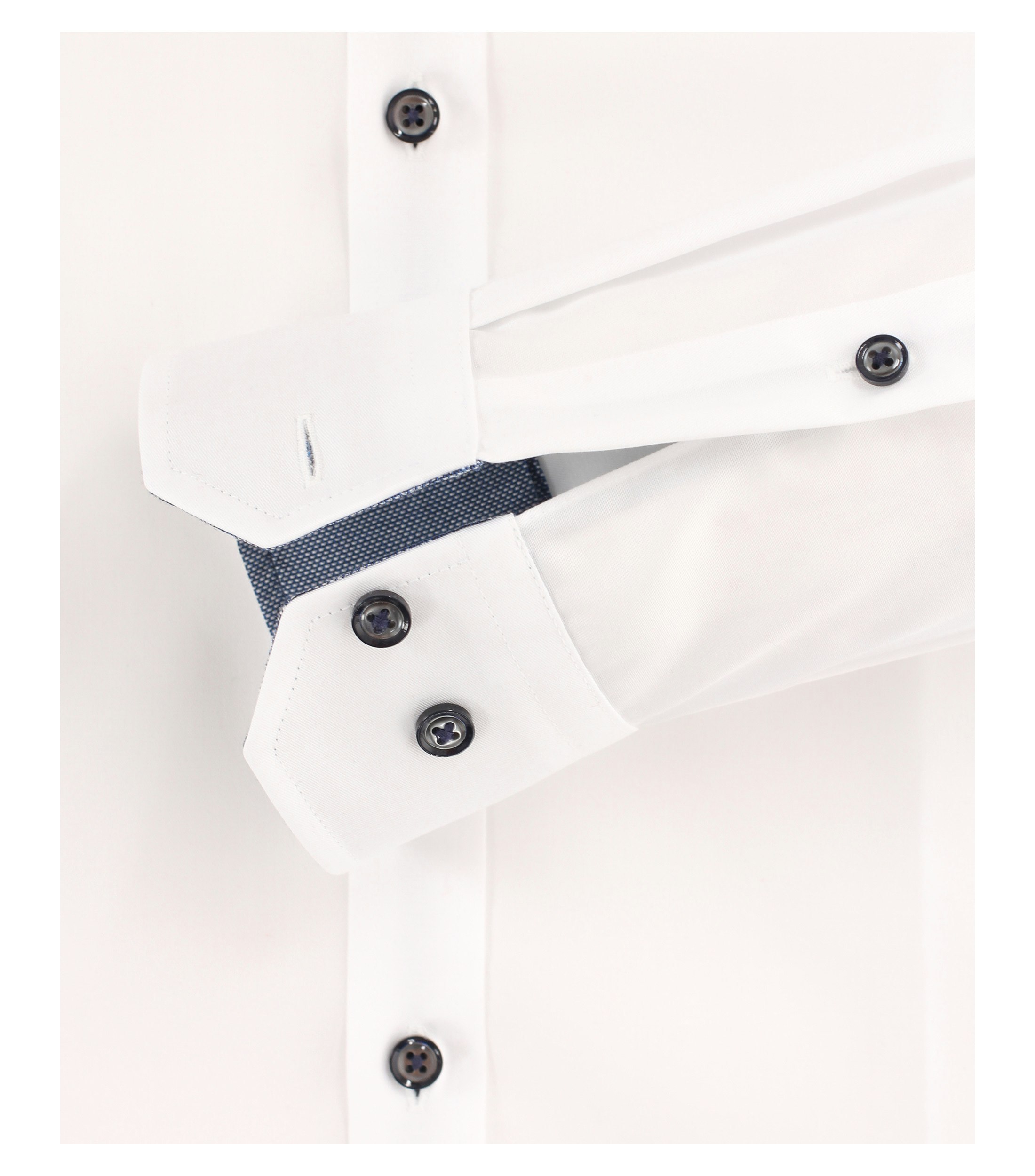 Ein Businesshemd im uni Muster in der Farbe Schneeweiß