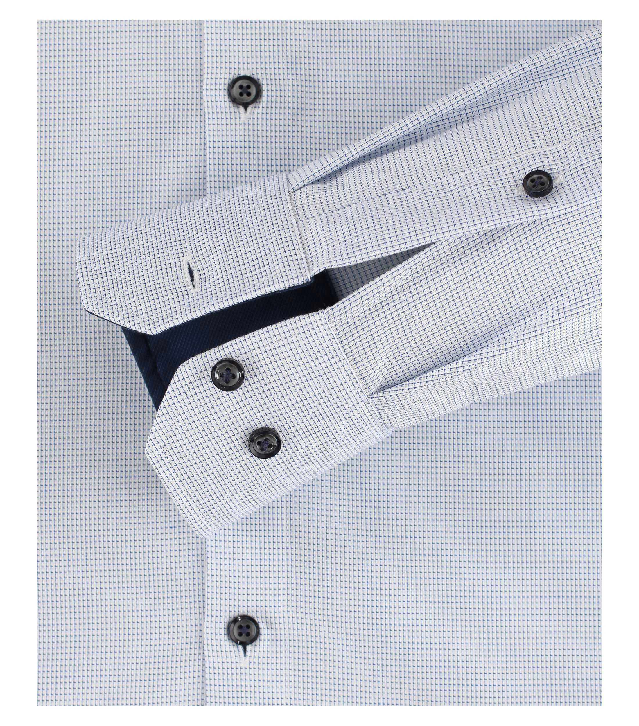 Ein Businesshemd im uni Muster in der Farbe Hellblau