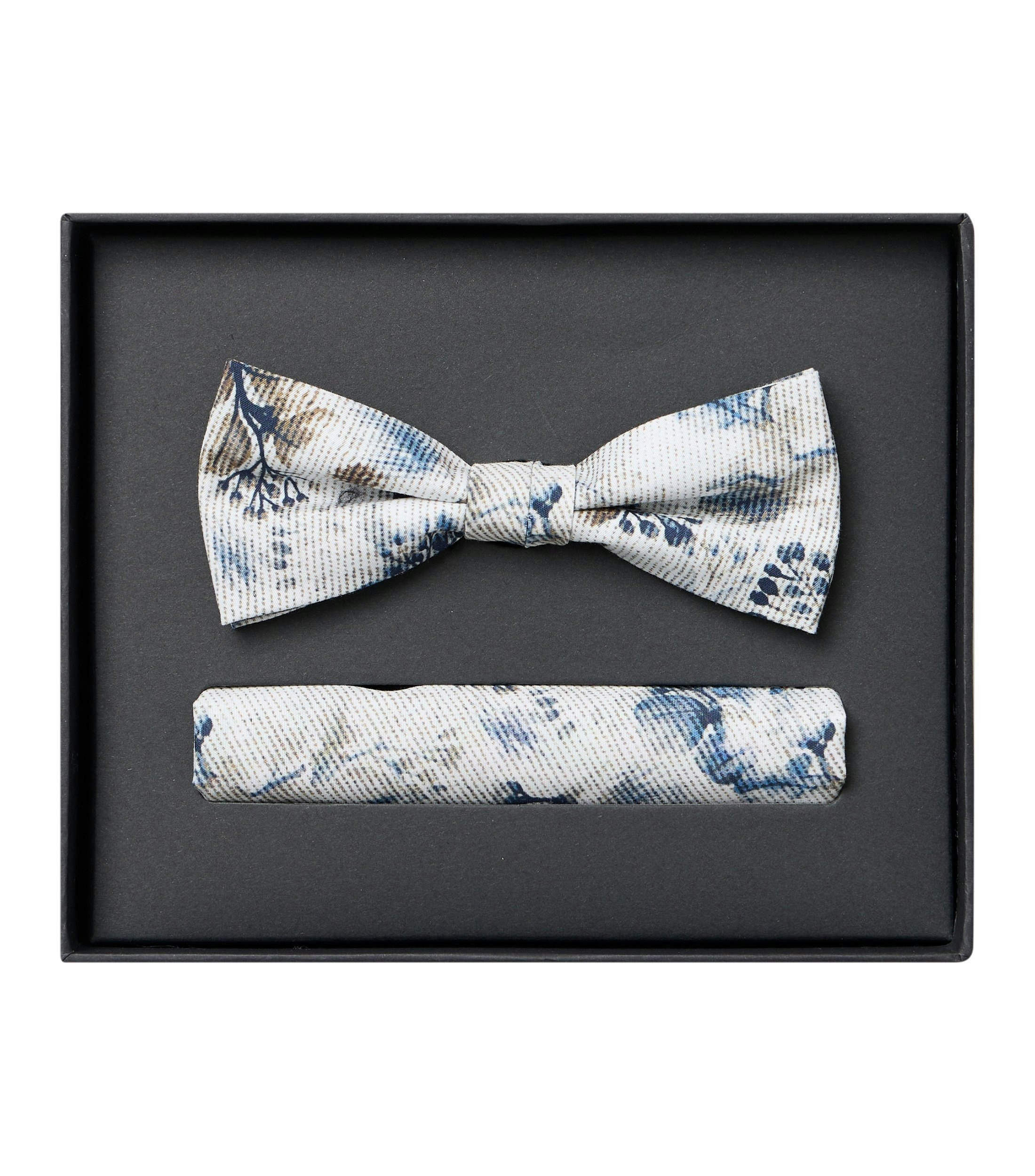 Accessoires im gemusterten Design in der Farbe Elfenbein