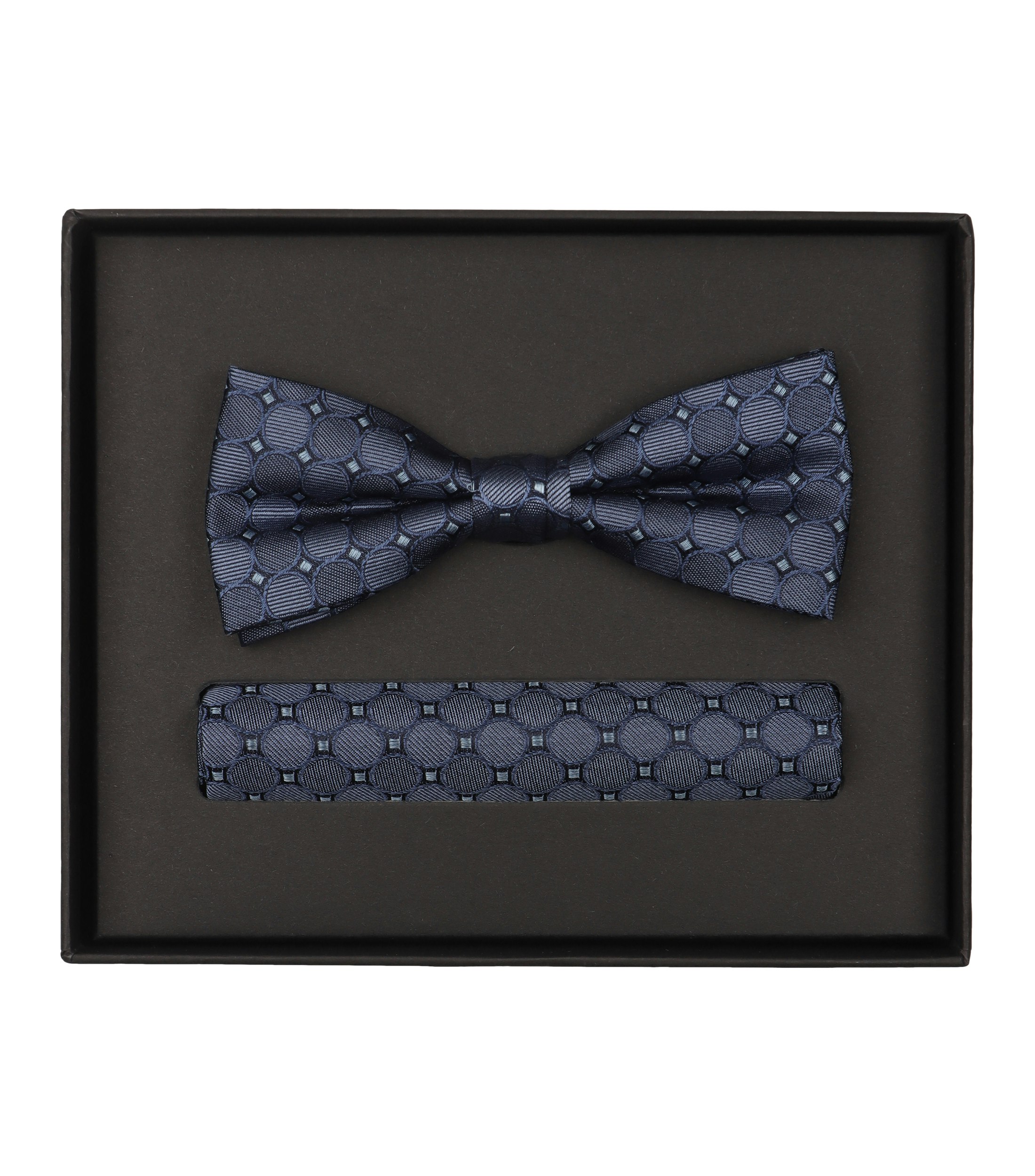 Ein Fliege und Einstecktuch im gemustert Muster in der Farbe graues Mittelblau