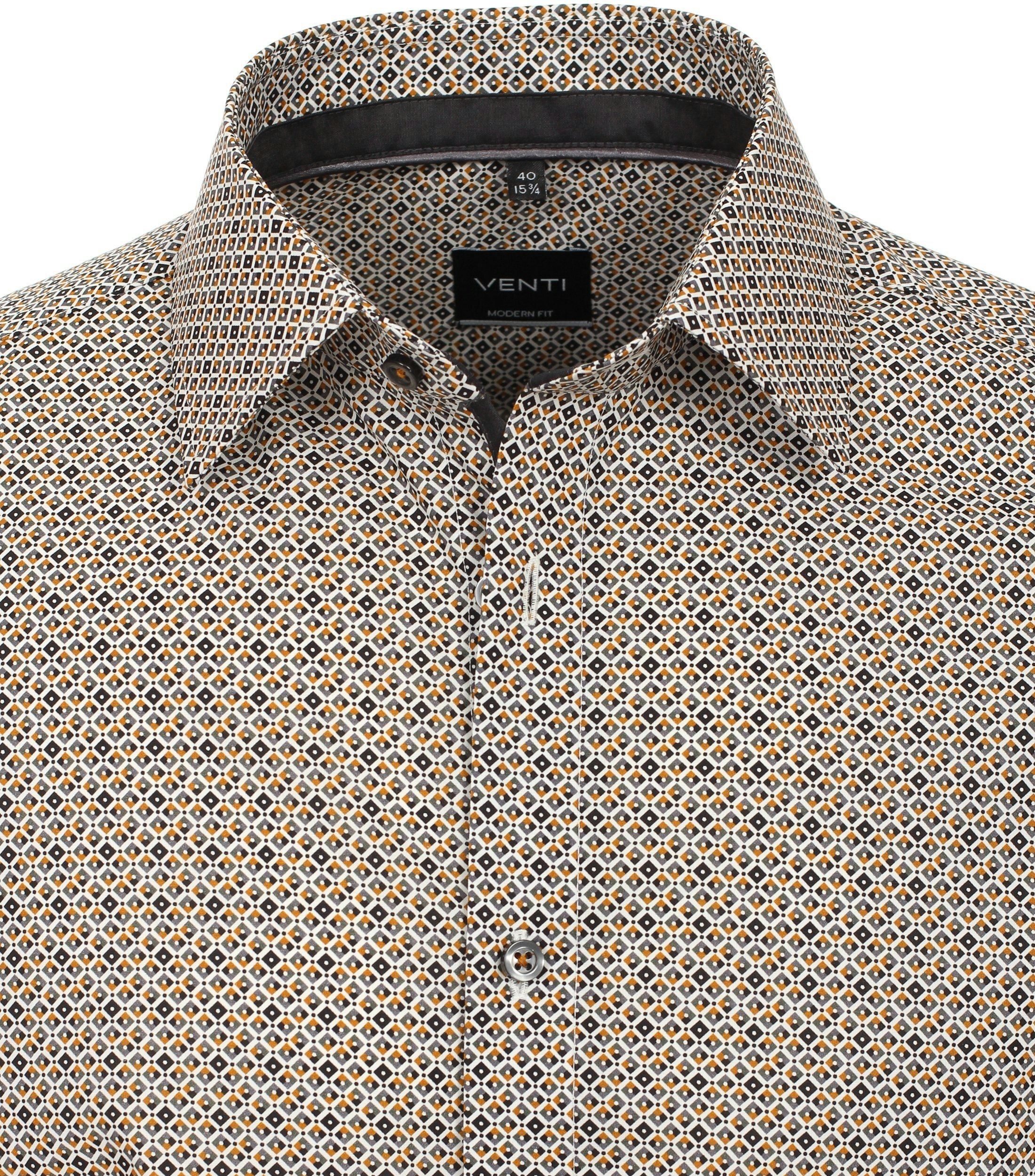 Das Model trägt ein Businesshemd im Print Muster in der Farbe Senfgelb