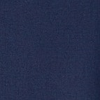 Das Model trägt ein Businesshemd im uni Muster in der Farbe mittleres Dunkelblau