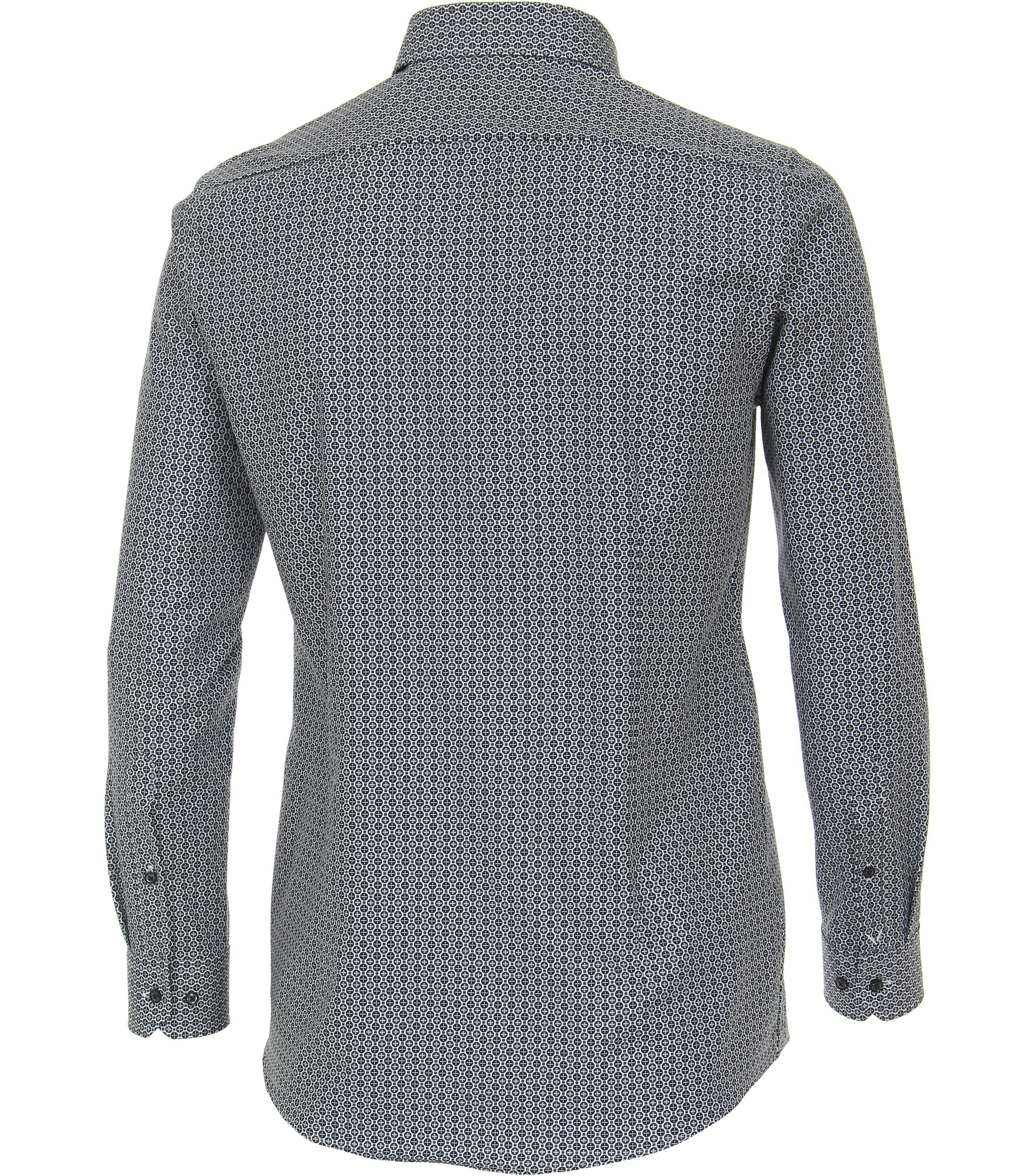 Das Model trägt ein Businesshemd im Print Muster in der Farbe Dunkelblau