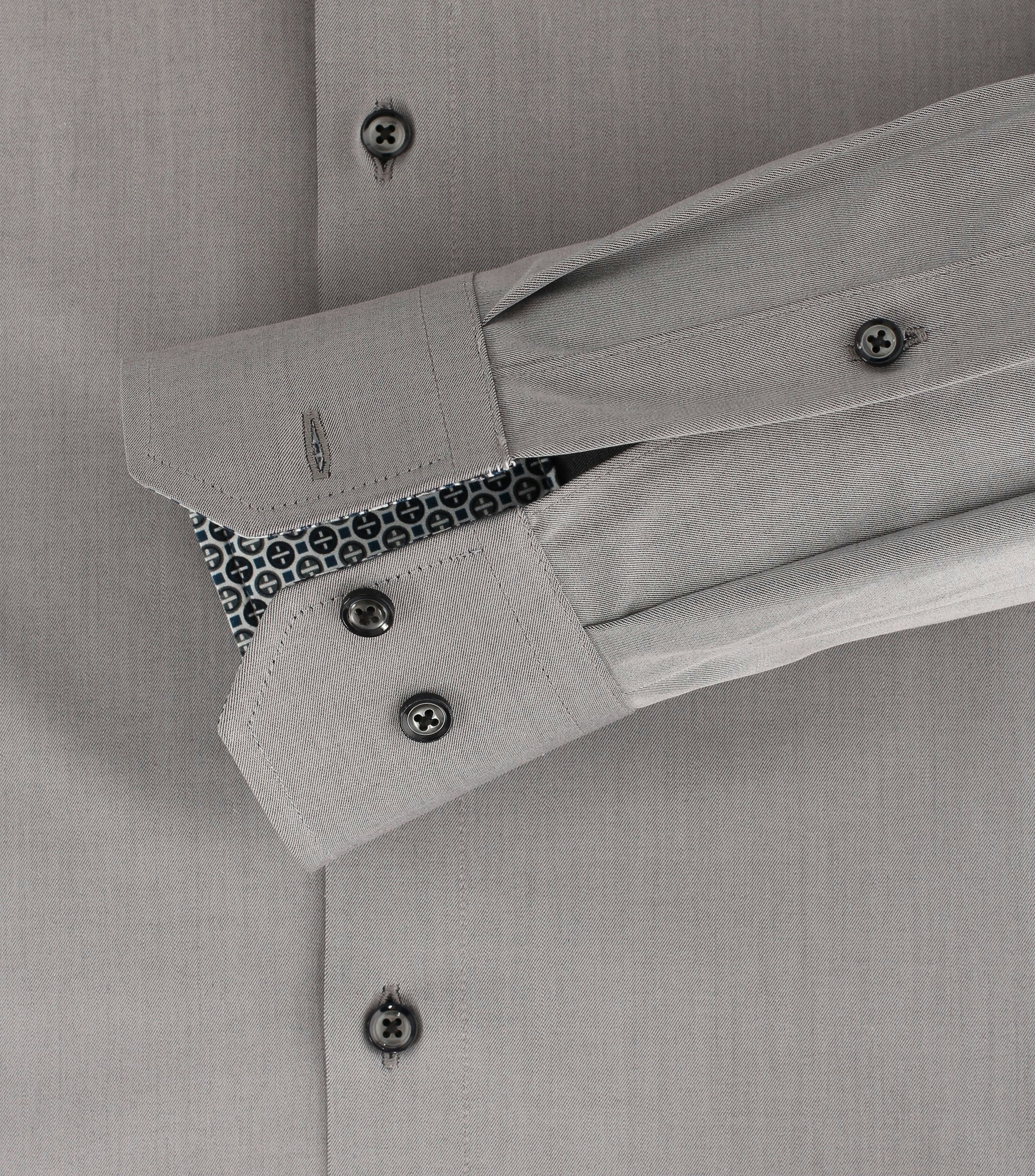 Ein Businesshemd im uni Muster in der Farbe Hellgrau