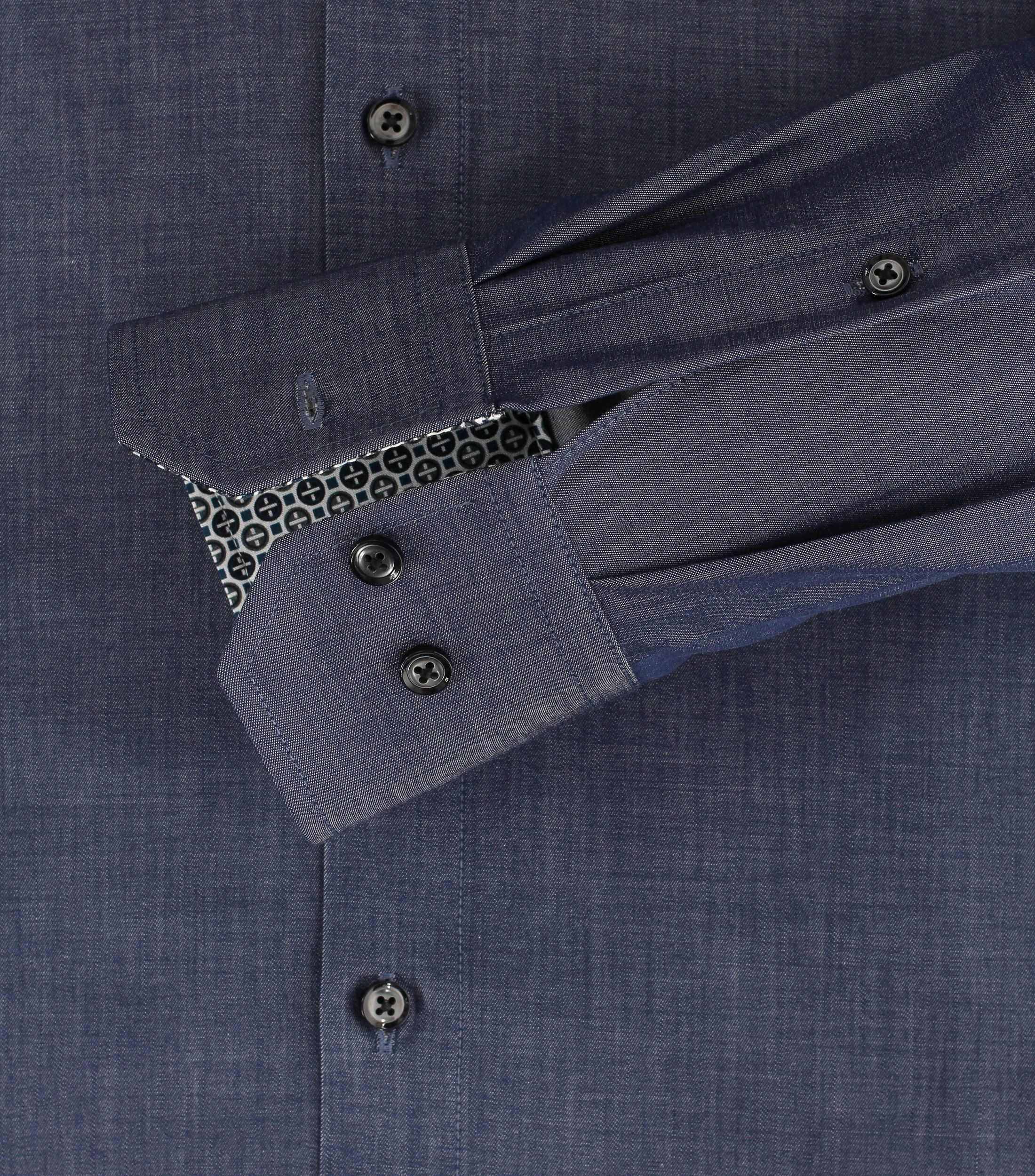 Ein Businesshemd im uni Muster in der Farbe graues Dunkelblau