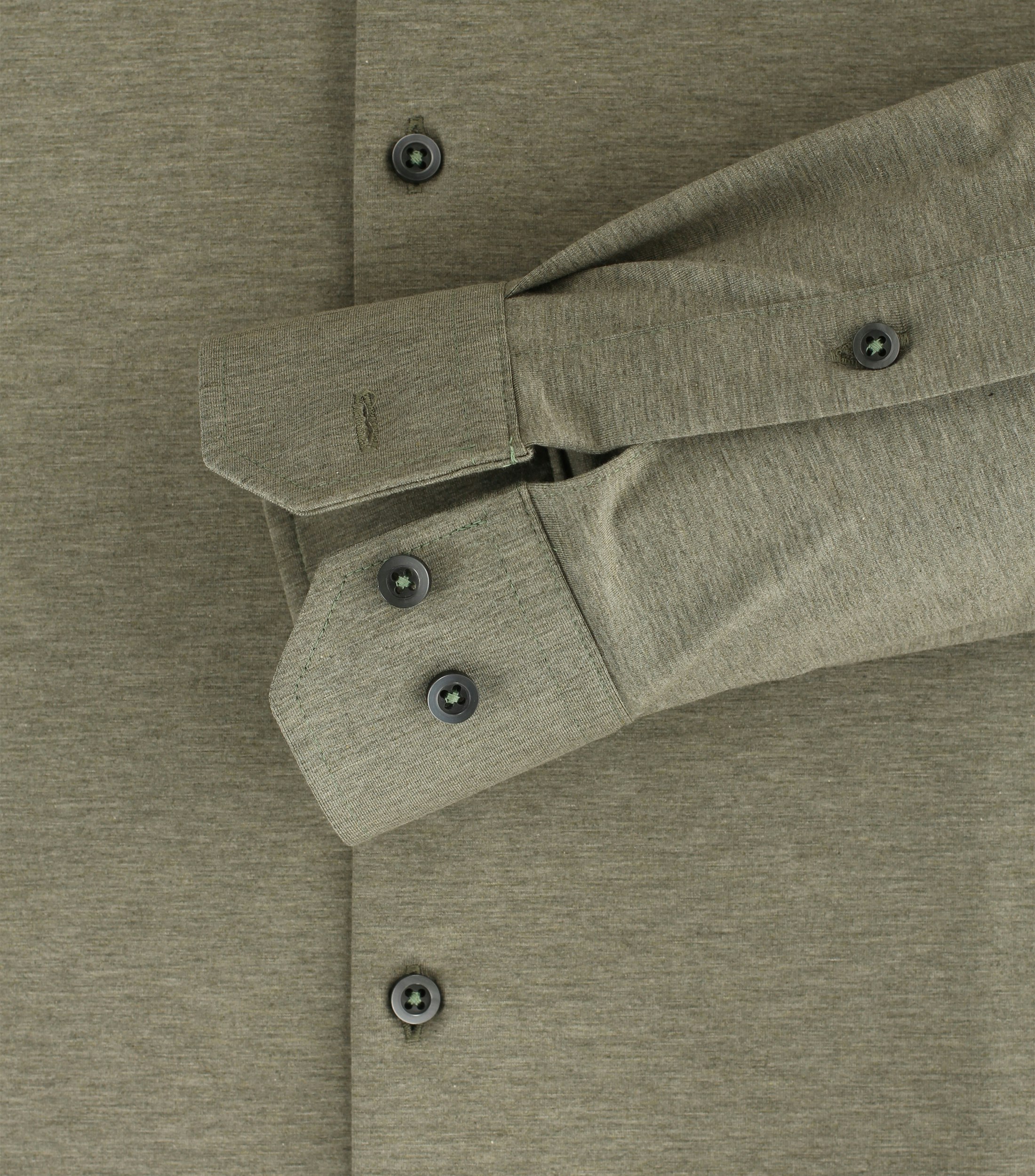Ein Businesshemd im uni Muster in der Farbe Olive