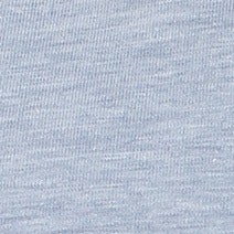 Das Model trägt ein Businesshemd im uni Muster in der Farbe Hellblau