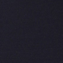 Das Model trägt ein Businesshemd im uni Muster in der Farbe Dunkelblau