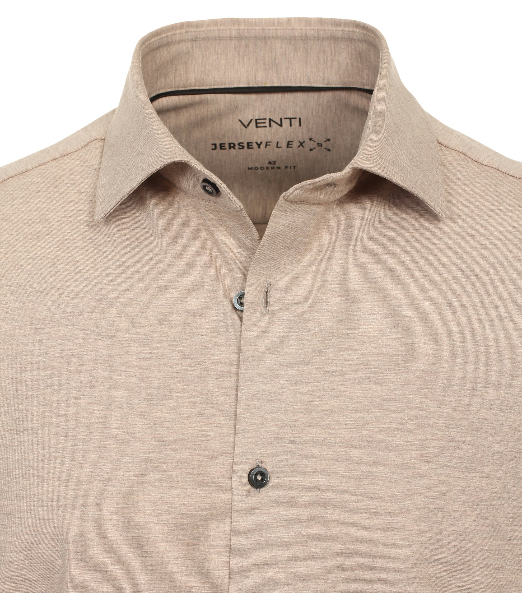 Das Model trägt ein Businesshemd im uni Muster in der Farbe Hellbraun