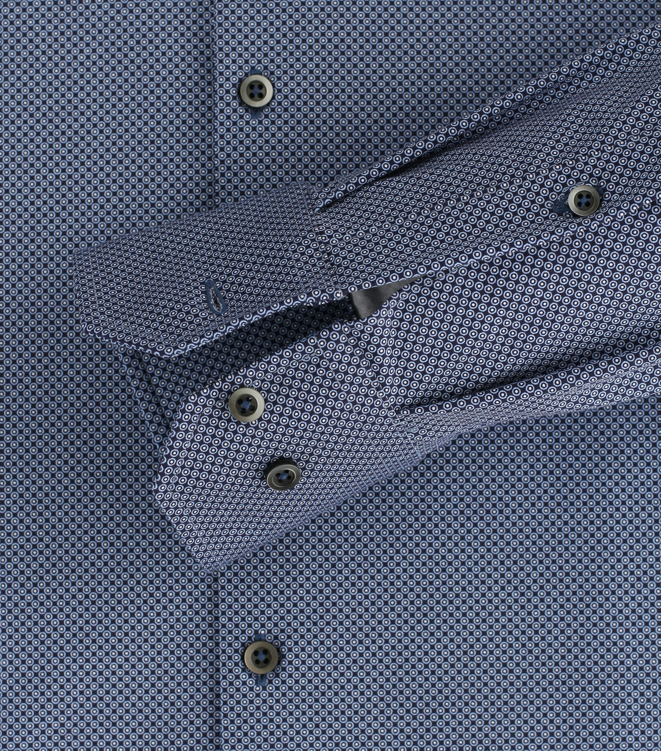 Ein Businesshemd im Print Muster in der Farbe Mittelblau