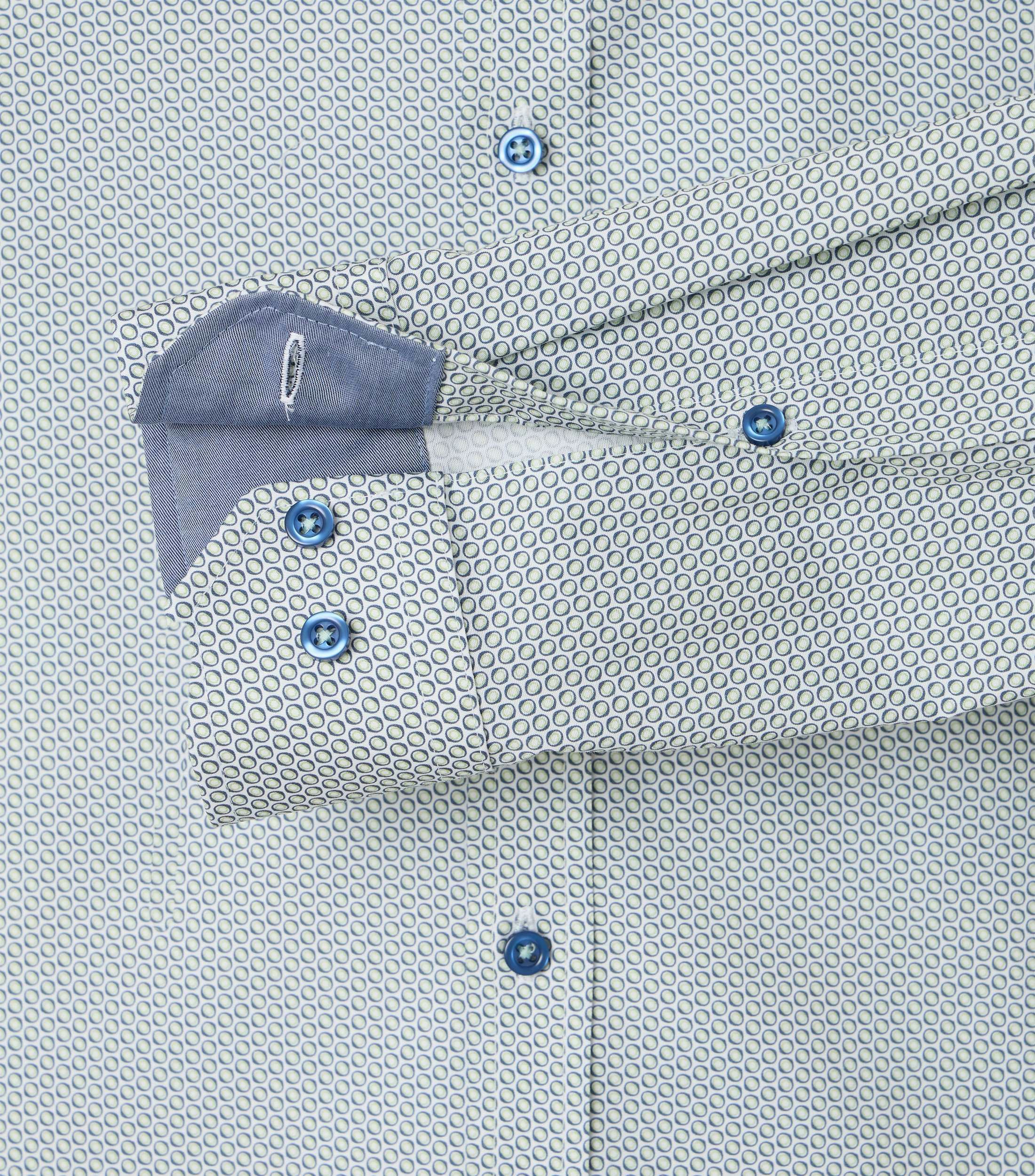 Ein Businesshemd im Print Muster in der Farbe helles Himmelblau