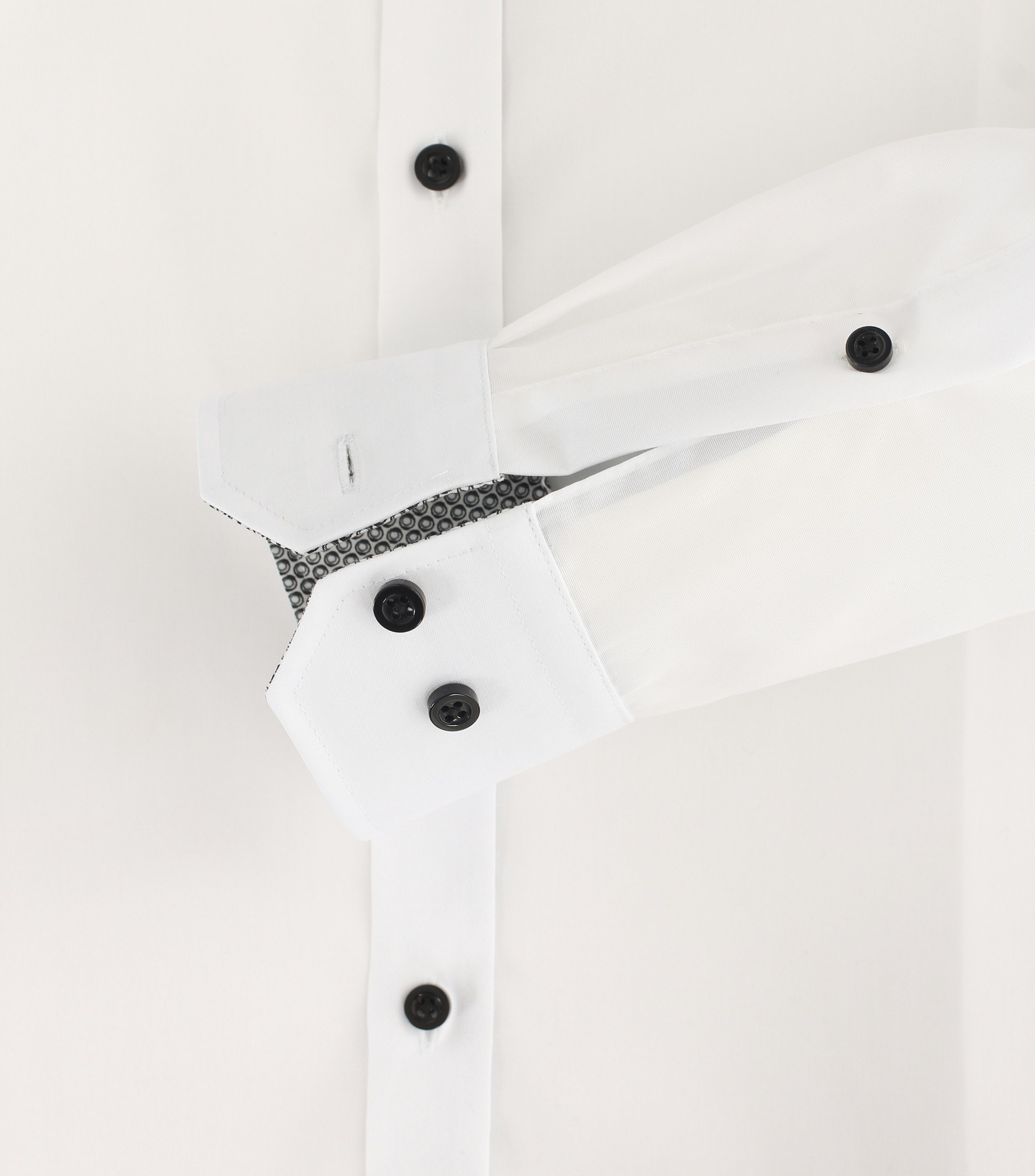 Ein Businesshemd im uni Muster in der Farbe Schneeweiß