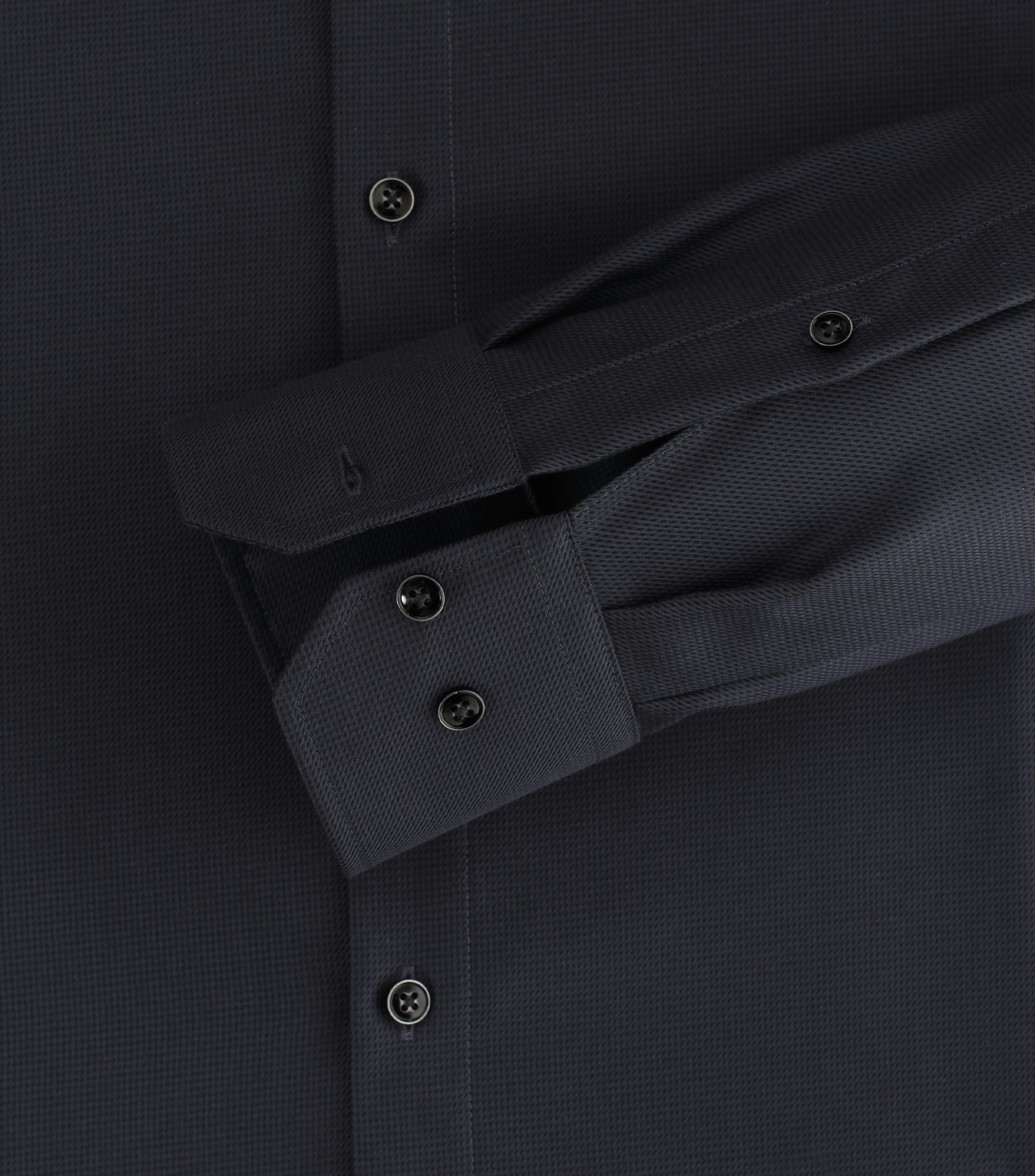 Ein Businesshemd im uni Muster in der Farbe Schwarz