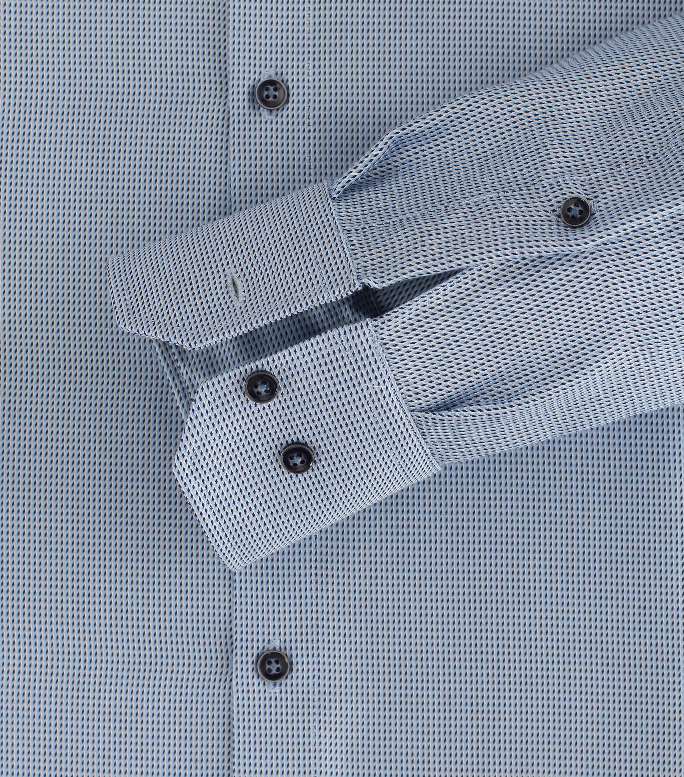 Ein Businesshemd im uni Muster in der Farbe graues Mittelblau