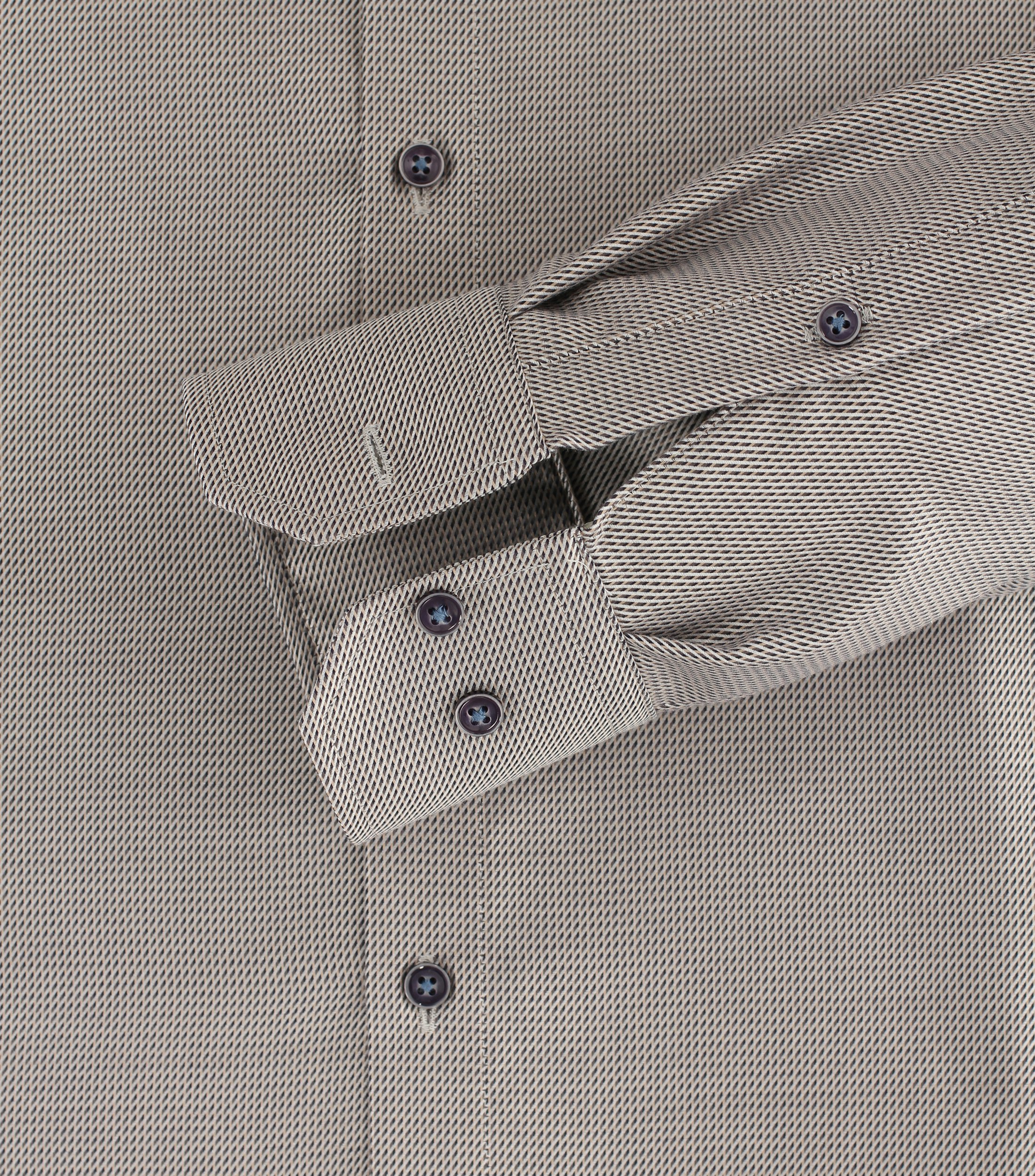 Ein Businesshemd im uni Muster in der Farbe Beige