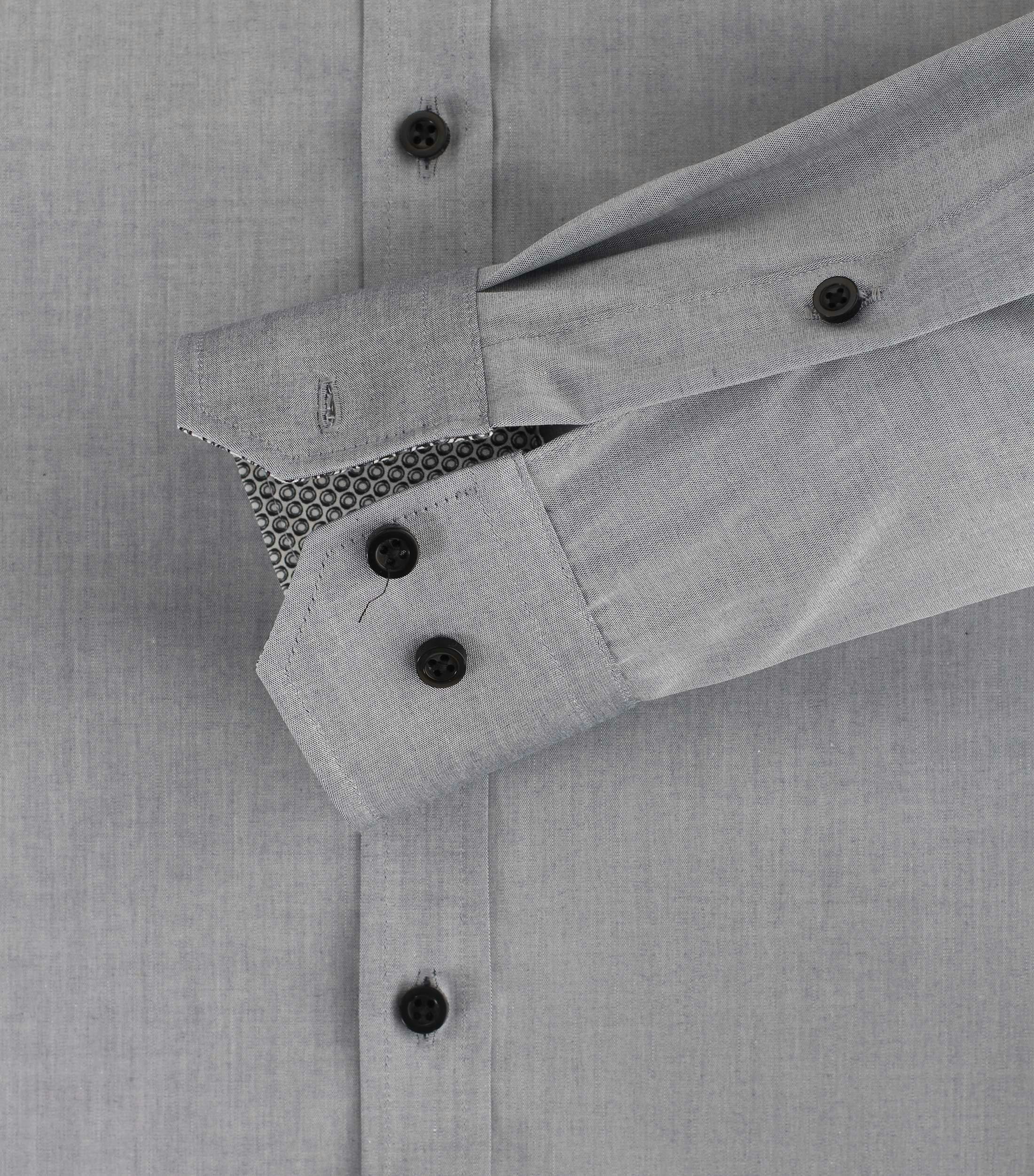 Ein Businesshemd im uni Muster in der Farbe Grau