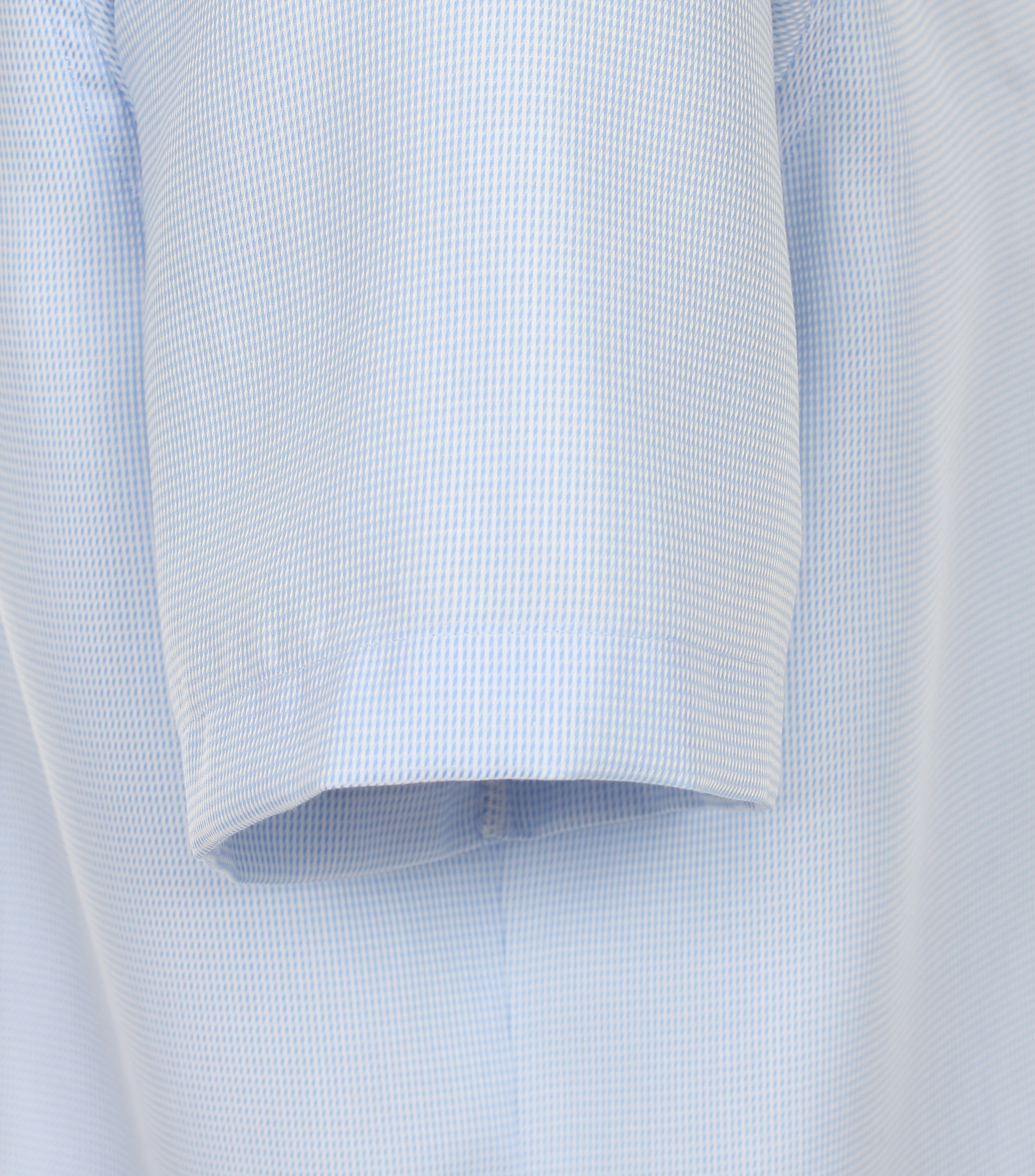 Ein Businesshemd im uni Muster in der Farbe Hellblau