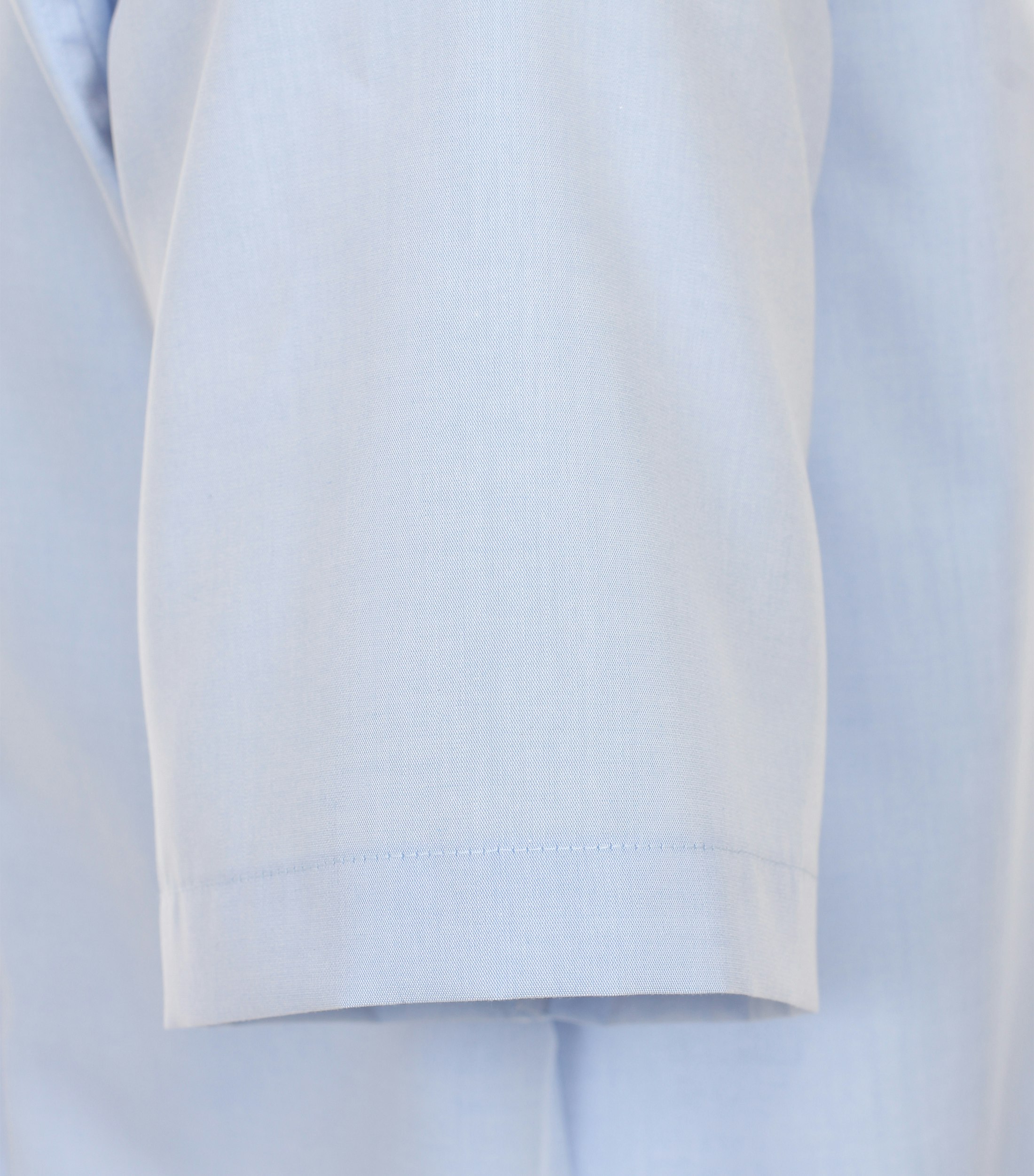 Ein Businesshemd im uni Muster in der Farbe Hellblau