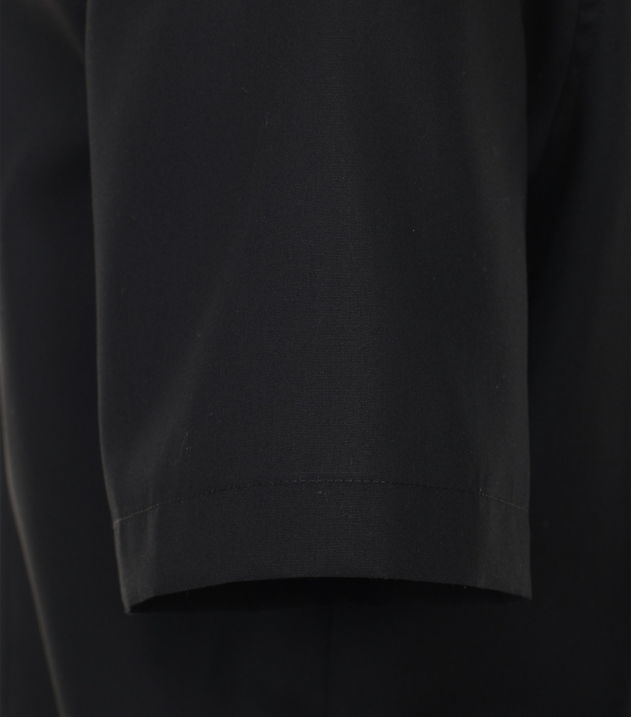 Ein Businesshemd im uni Muster in der Farbe Schwarz