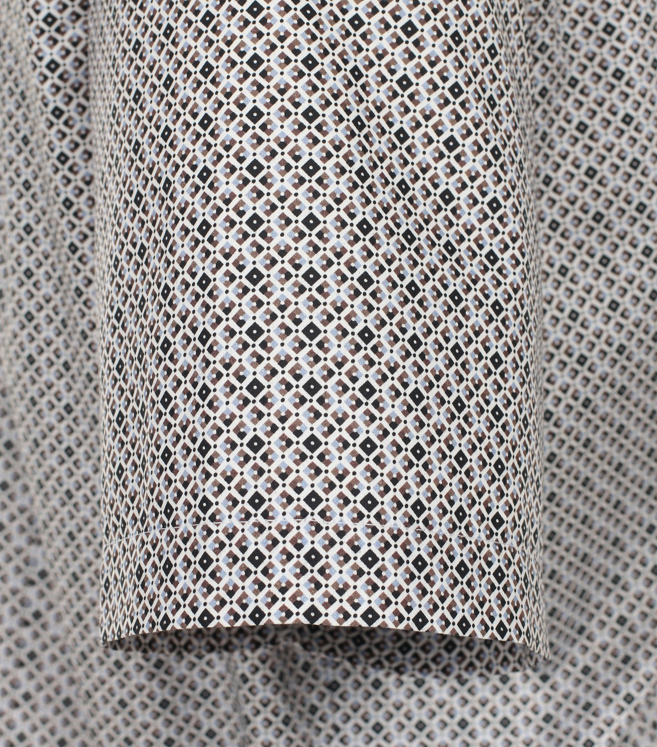 Ein Businesshemd im Print Muster in der Farbe Braun