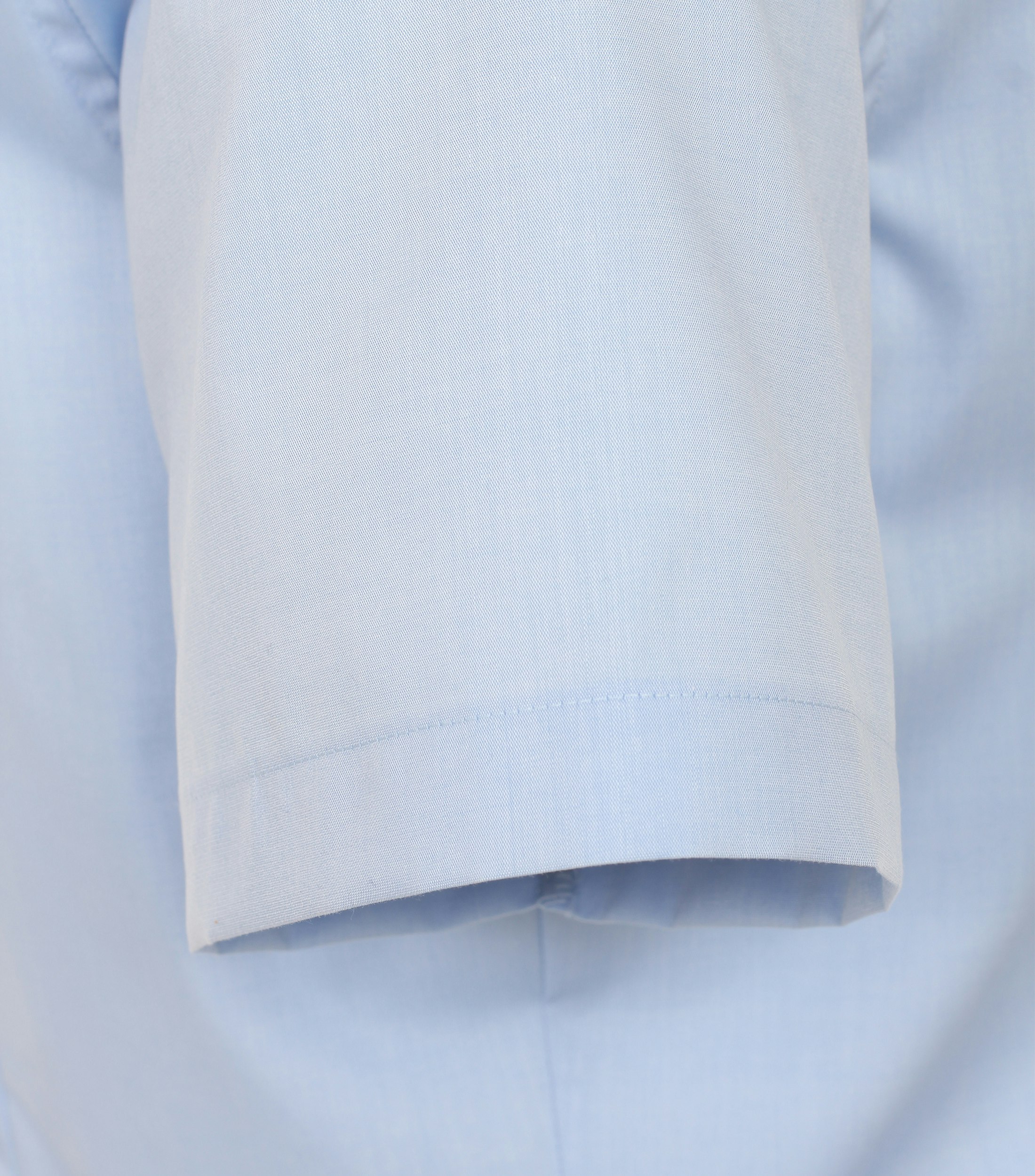 Ein Businesshemd im uni Muster in der Farbe Hellblau