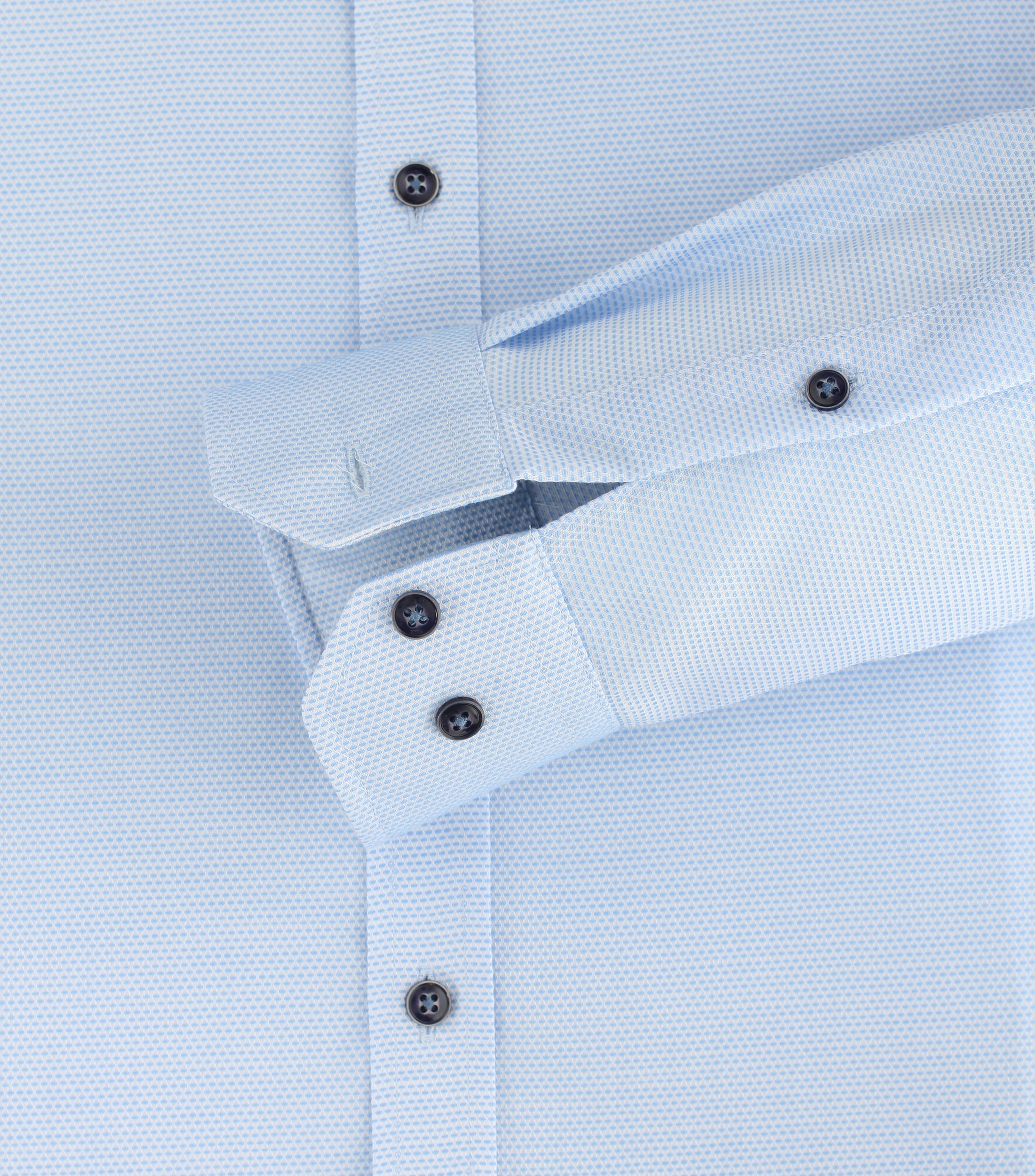 Ein Businesshemd im uni Muster in der Farbe Hellblau
