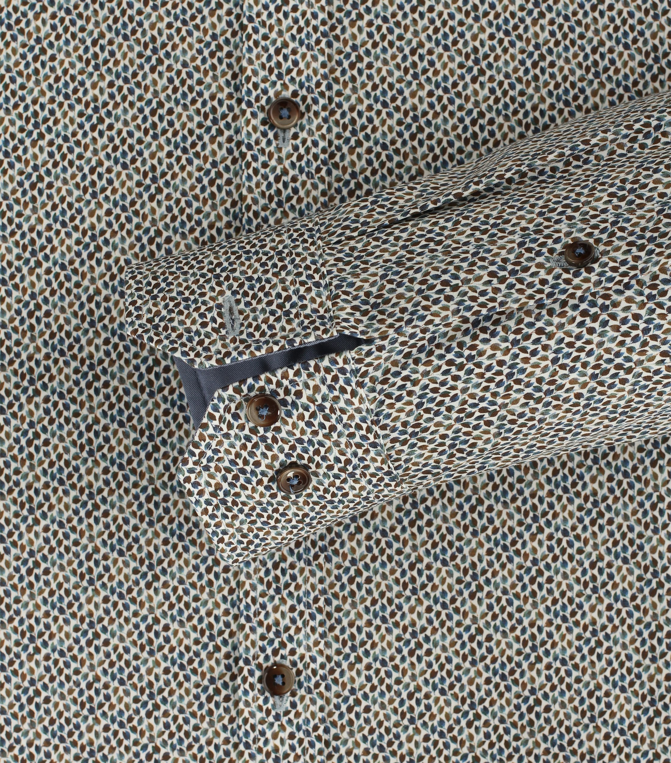 Ein Businesshemd im Print Muster in der Farbe Hellbraun