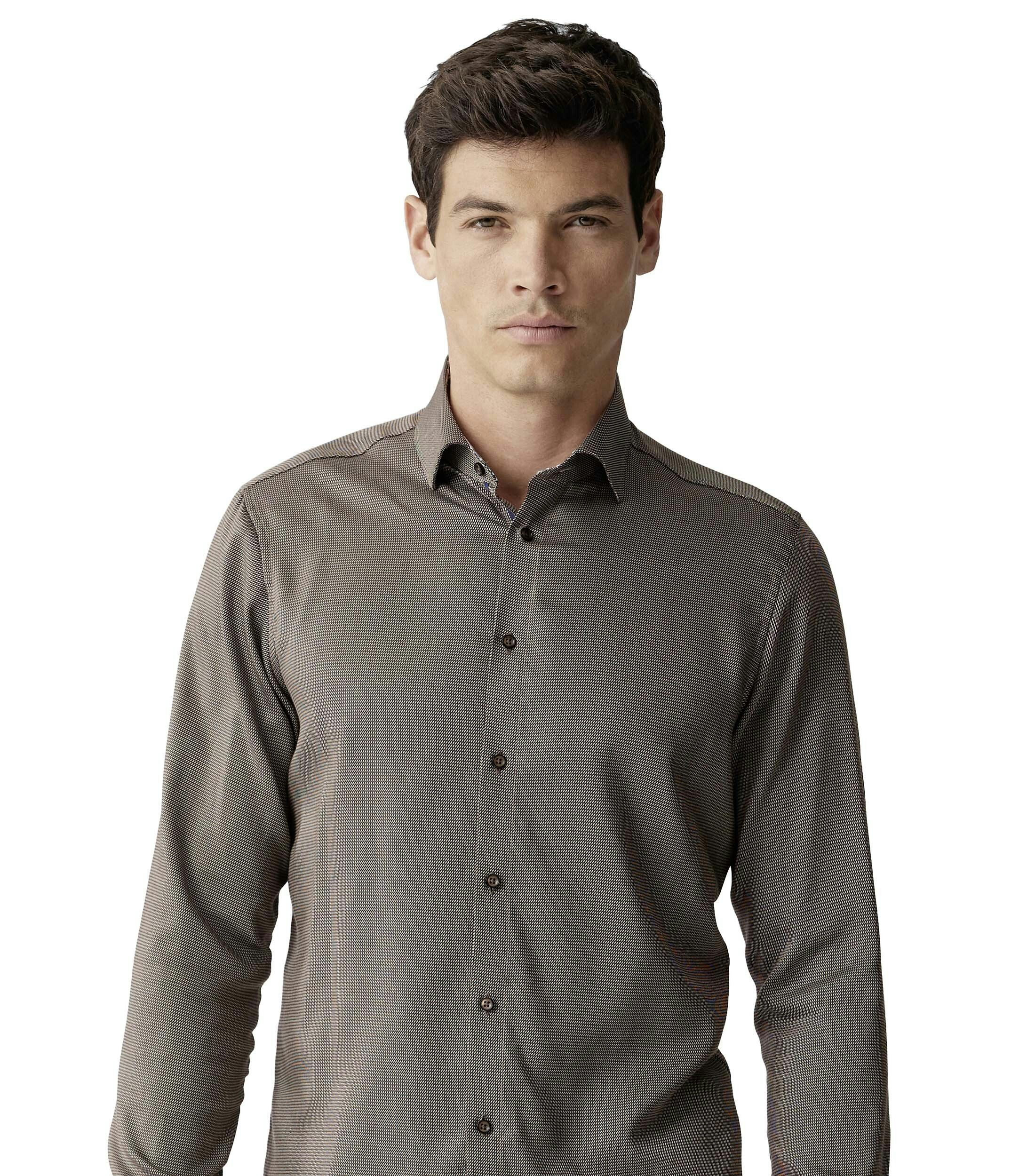 Ein Businesshemd im uni Muster in der Farbe Hellbraun