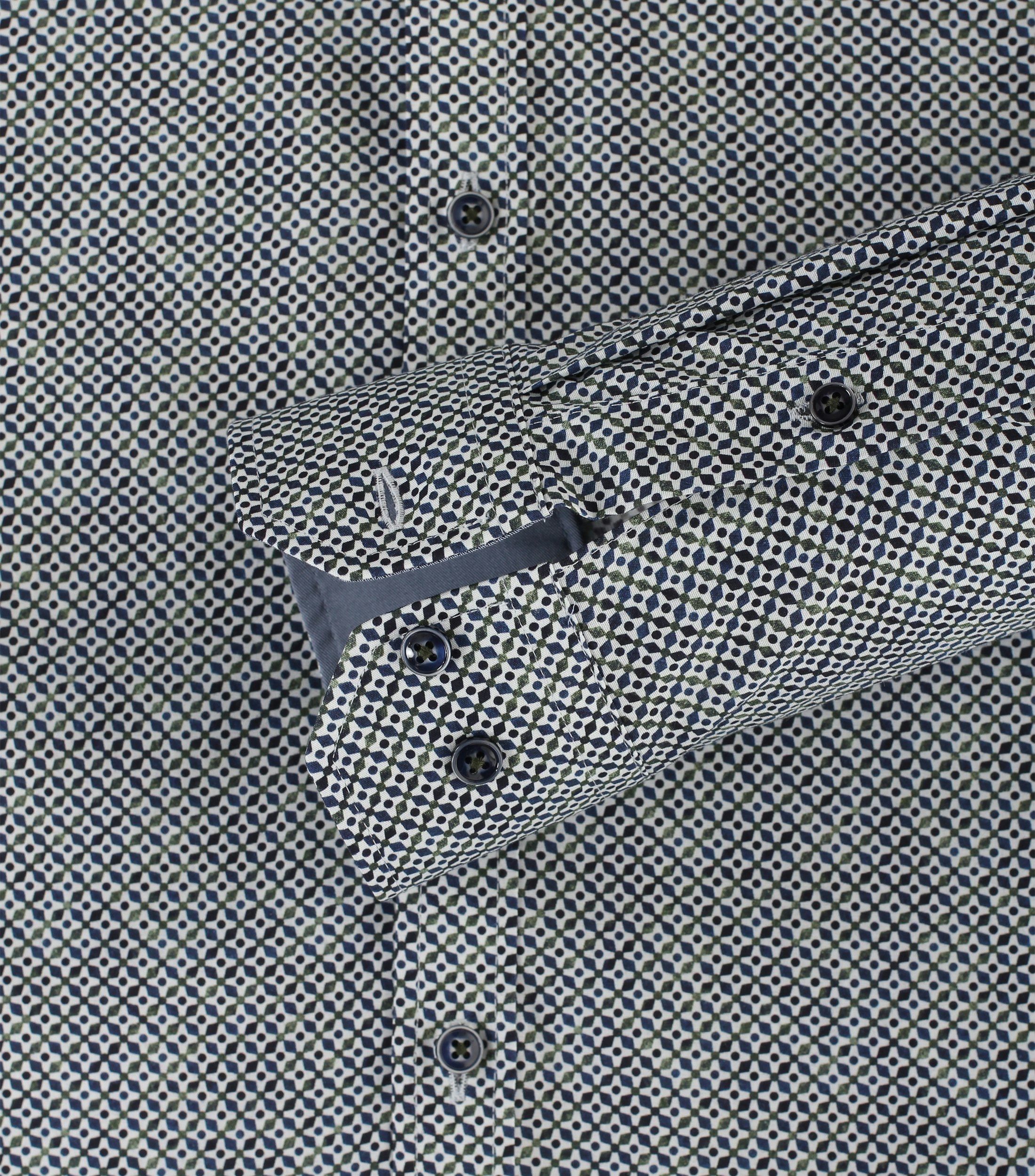 Ein Businesshemd im Print Muster in der Farbe Grün