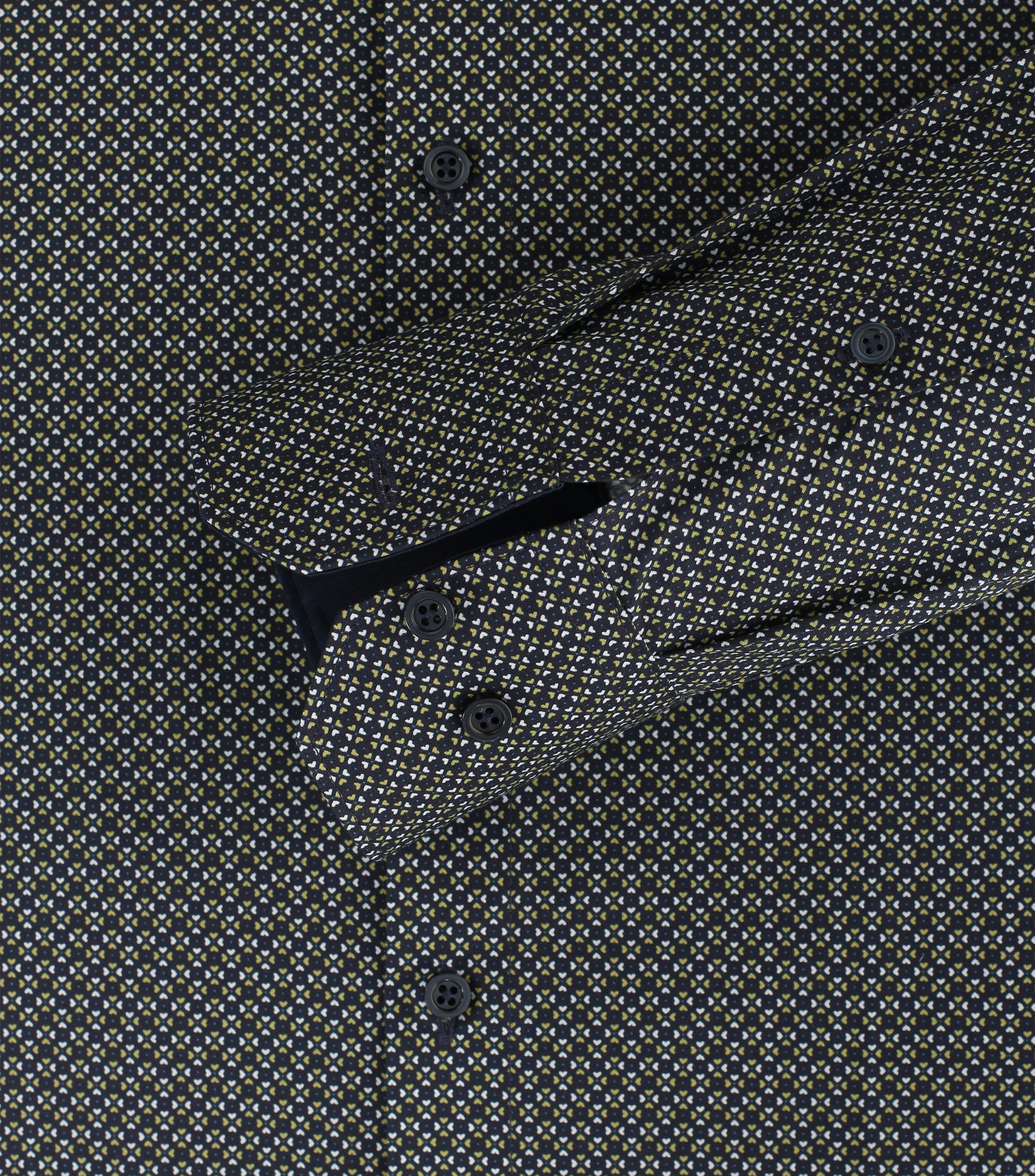 Ein Businesshemd im Print Muster in der Farbe Dunkelblau