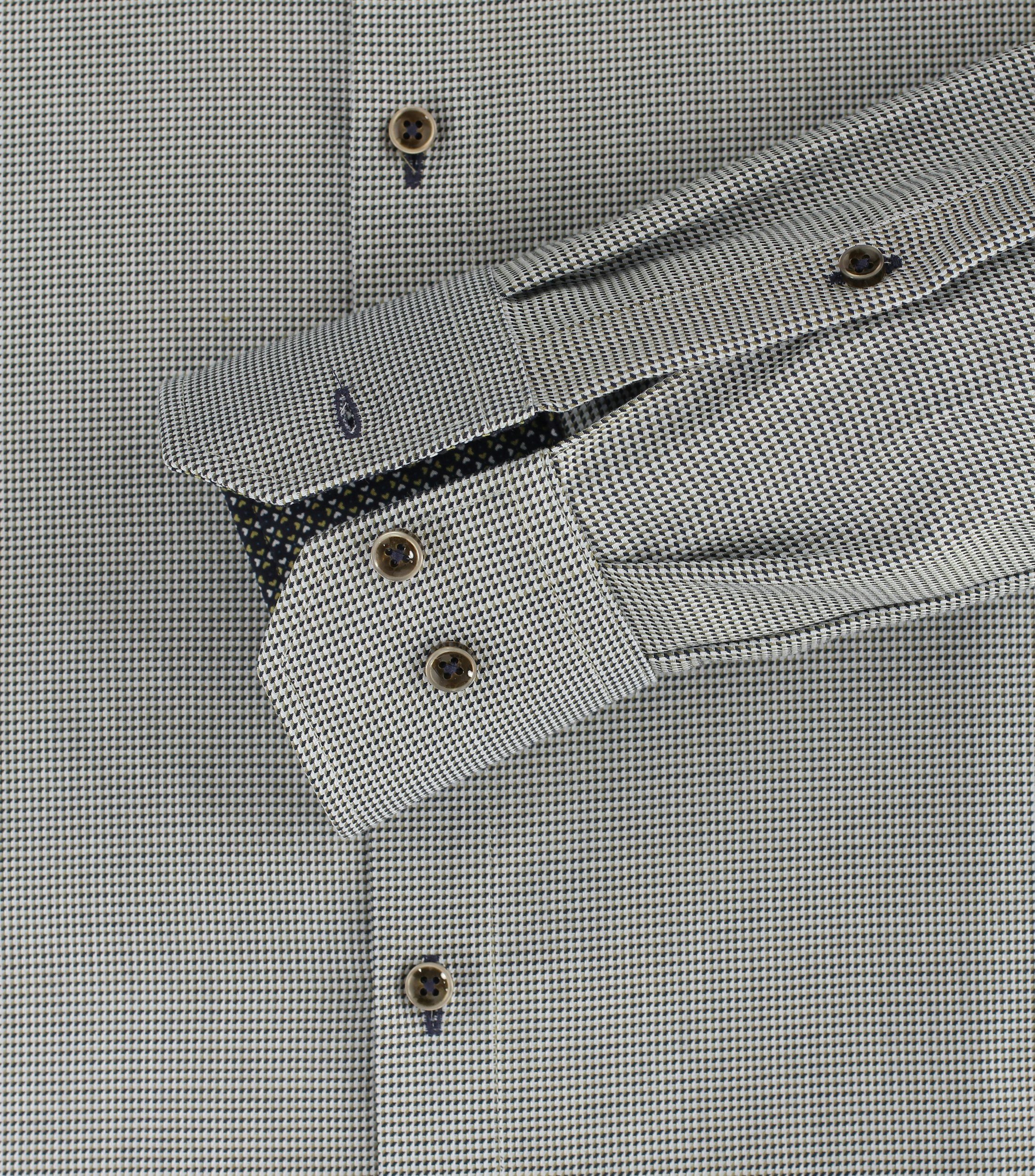 Ein Businesshemd im uni Muster in der Farbe Dunkelgrün