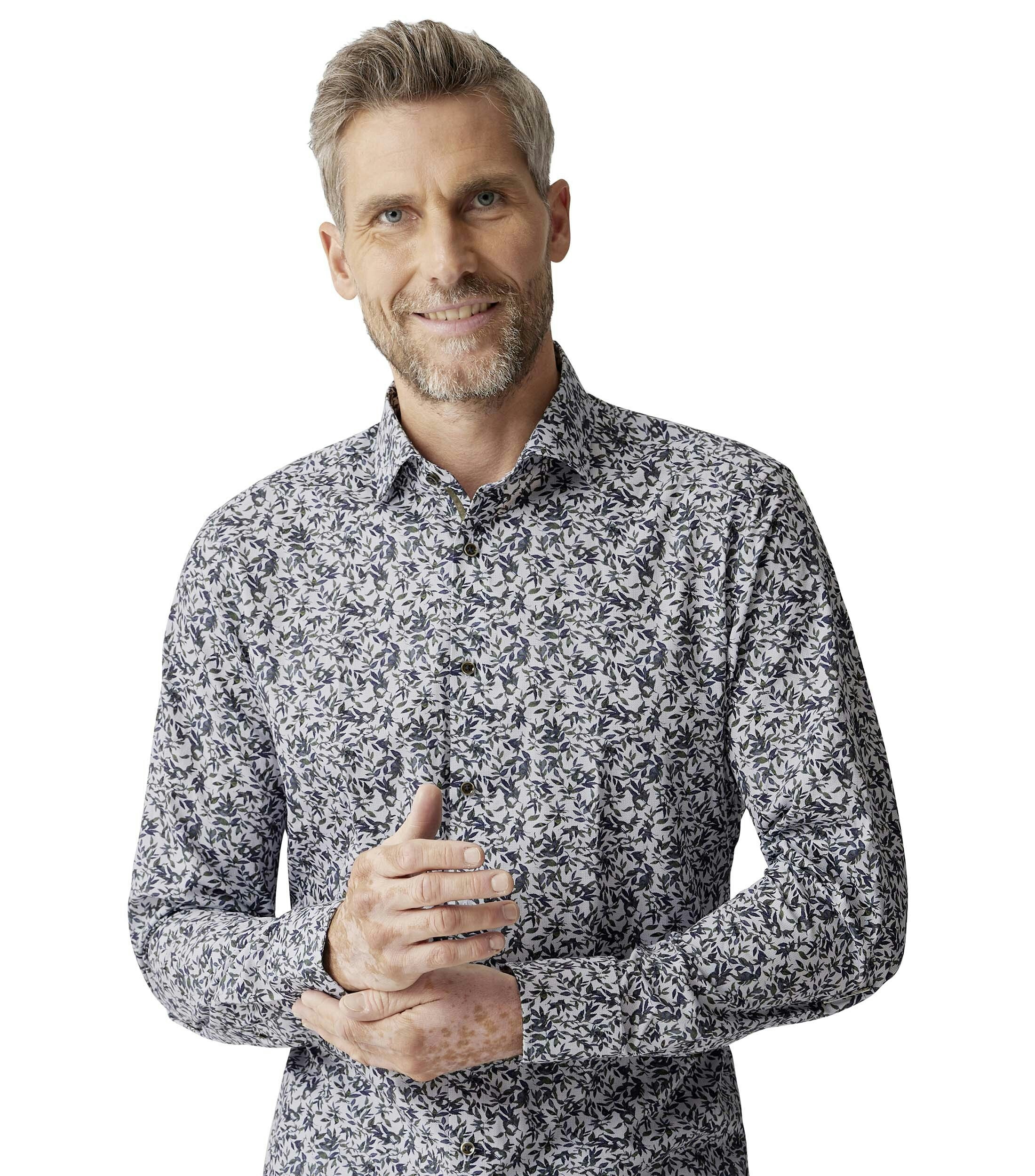 Ein Businesshemd im Print Muster in der Farbe Dunkelgrün