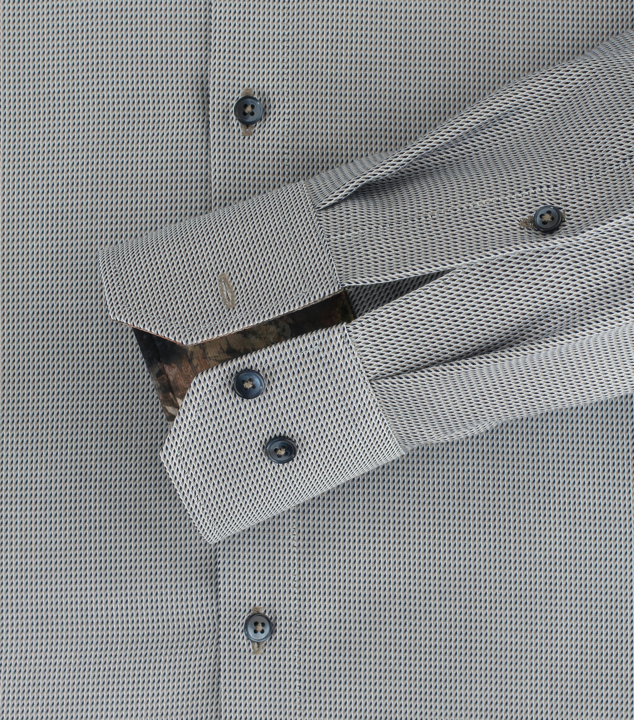 Ein Businesshemd im uni Muster in der Farbe Hellblau