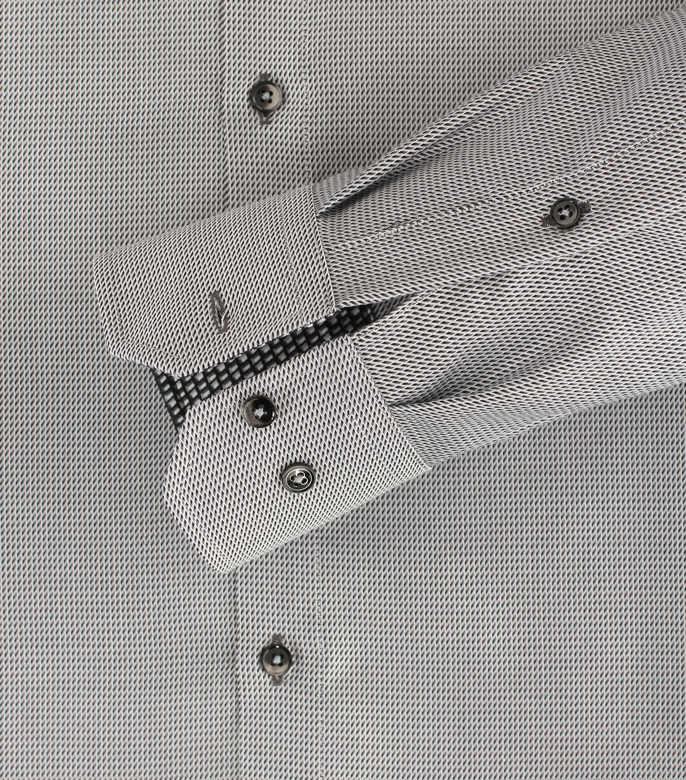 Ein Businesshemd im uni Muster in der Farbe Dunkelgrau