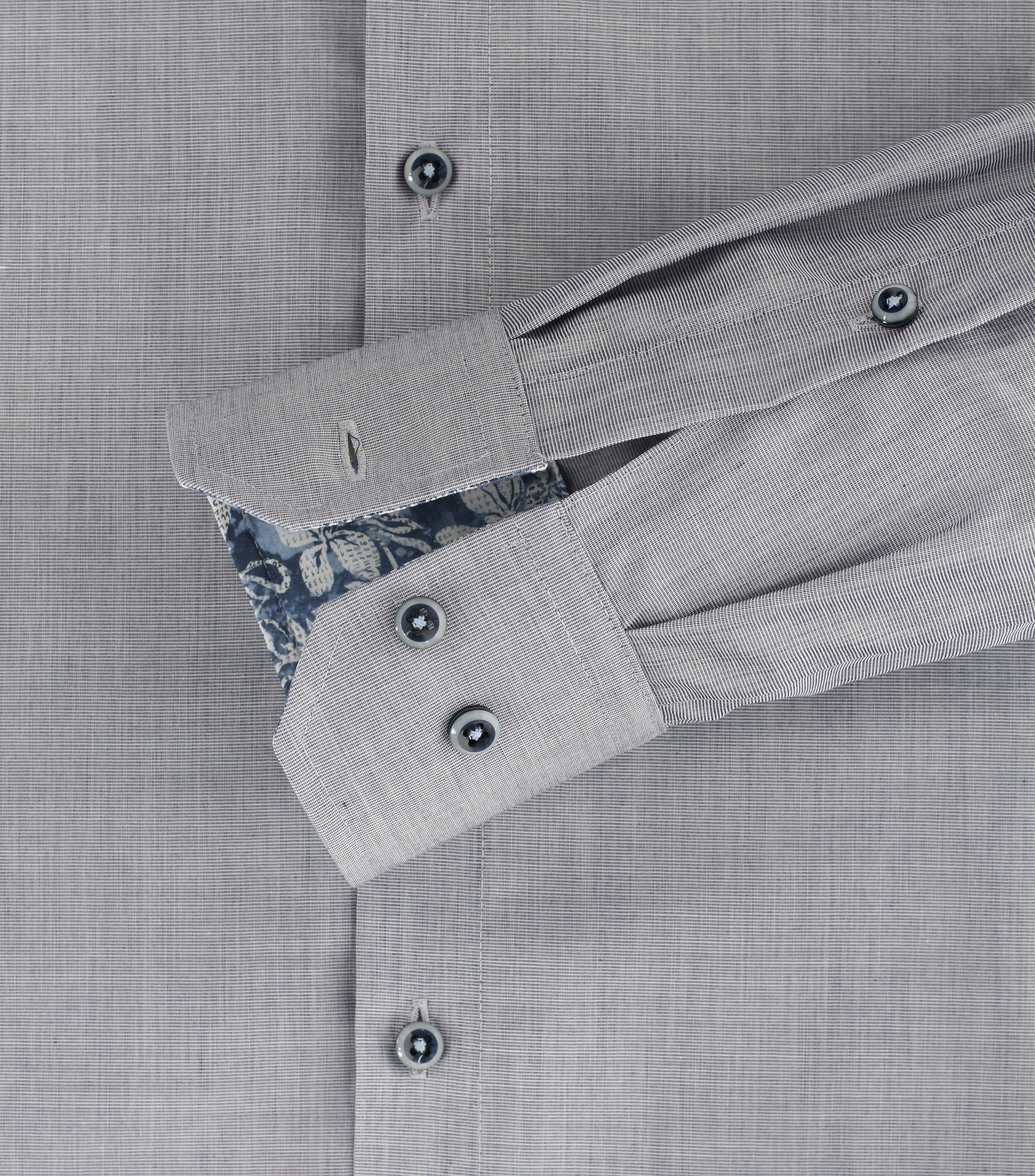 Ein Businesshemd im uni Muster in der Farbe Grau