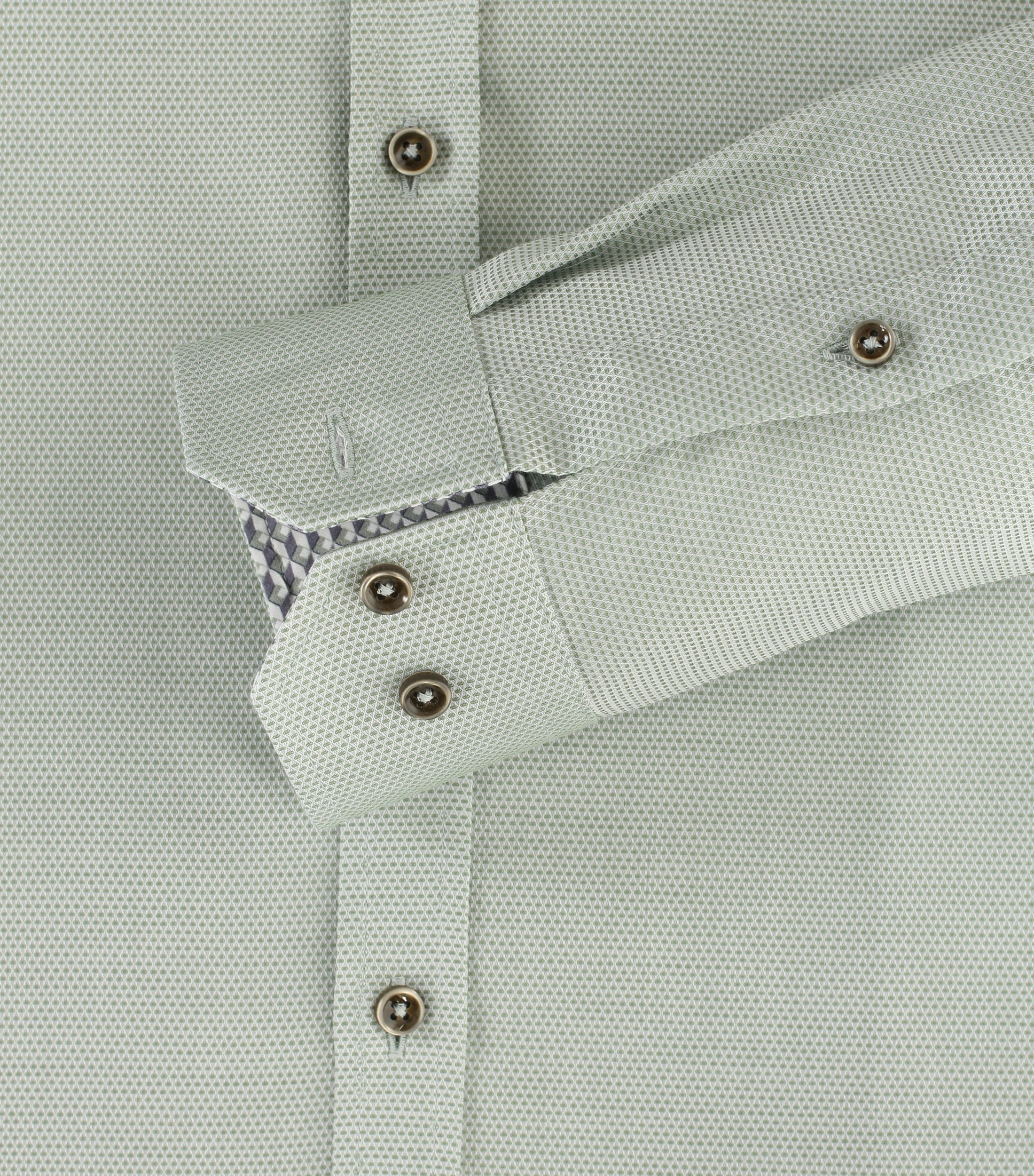 Ein Businesshemd im uni Muster in der Farbe Olive