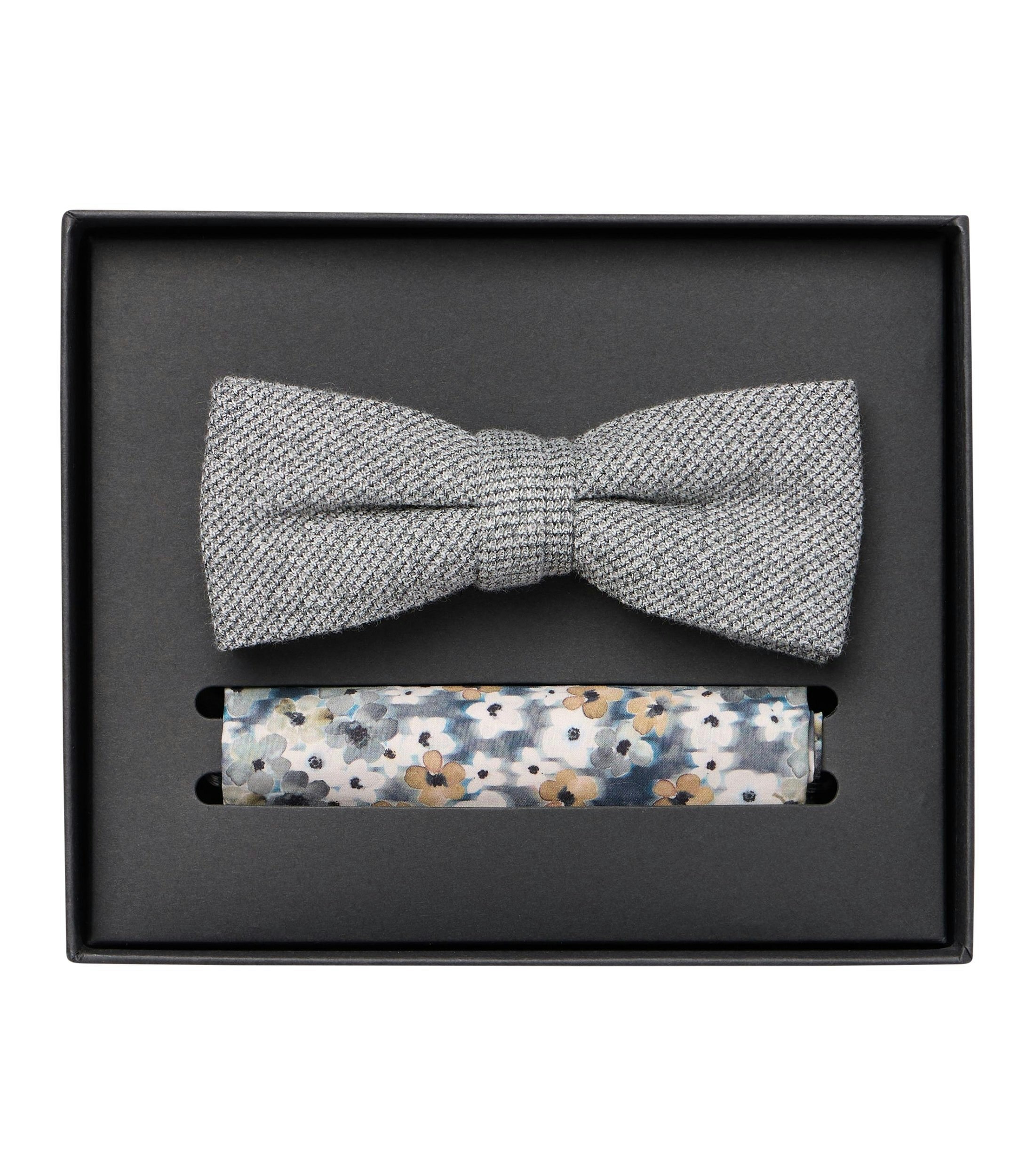 Eine Fliege im gemustert Muster in der Farbe Hellgrau