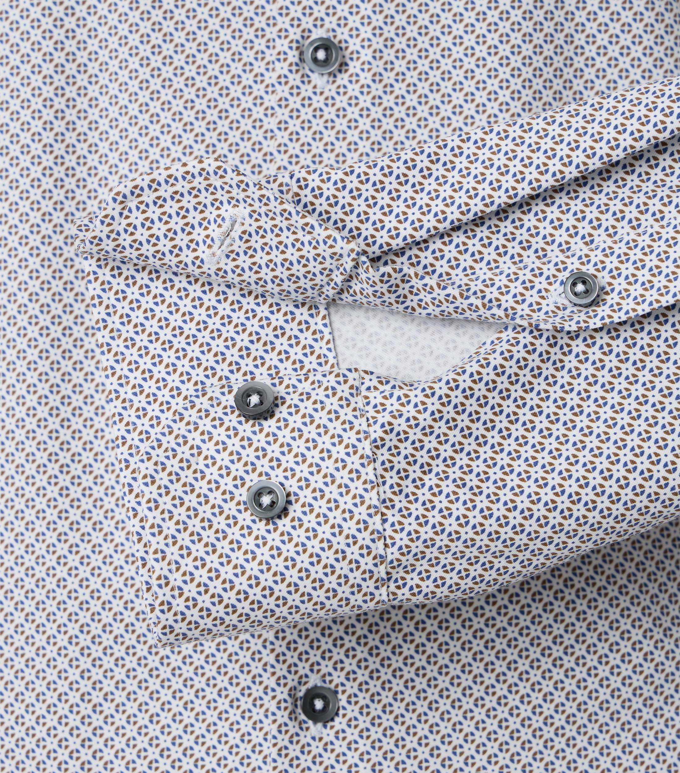 Ein Businesshemd im Print Muster in der Farbe Hellblau