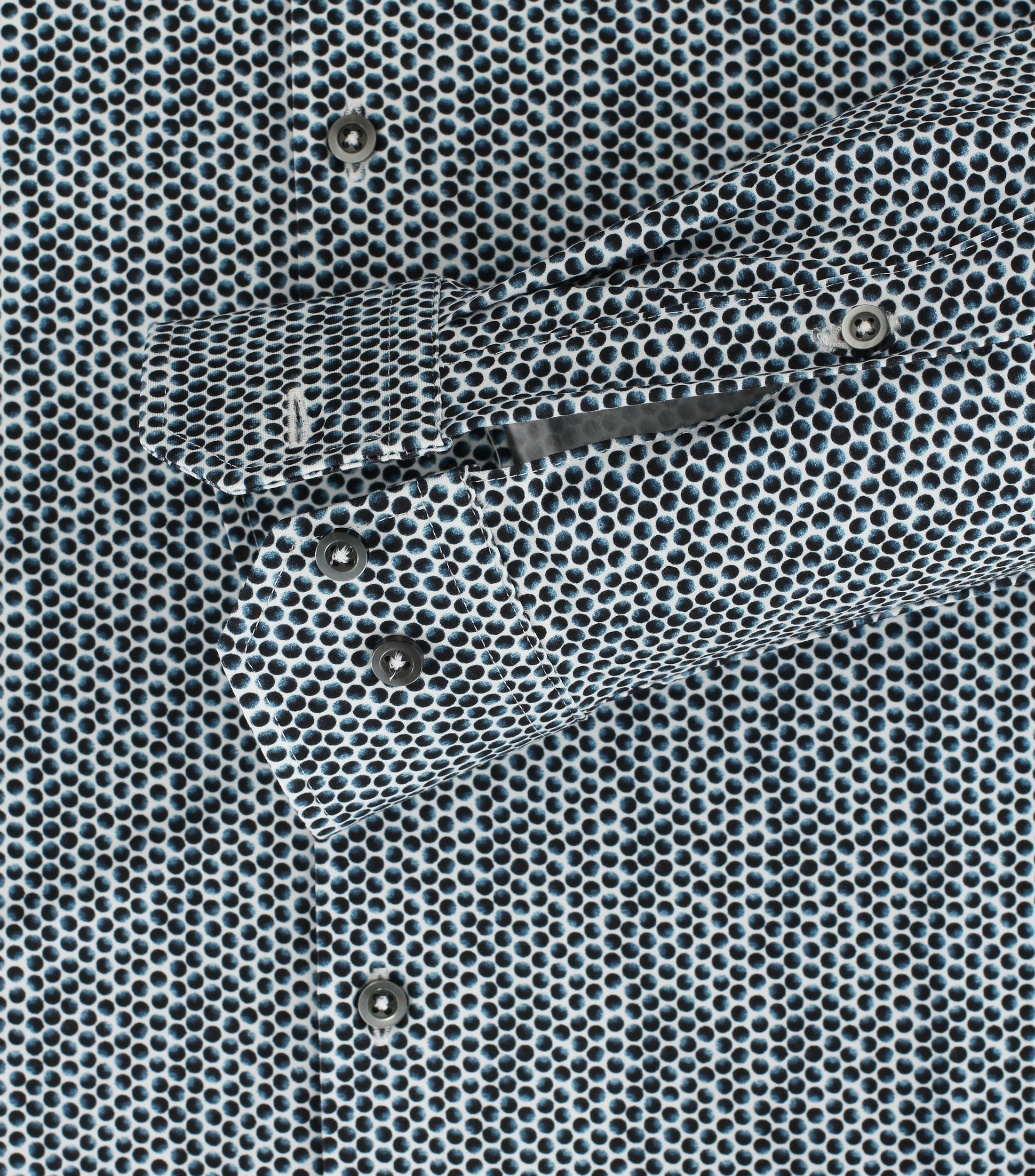 Ein Businesshemd im Print Muster in der Farbe dunkles Türkis